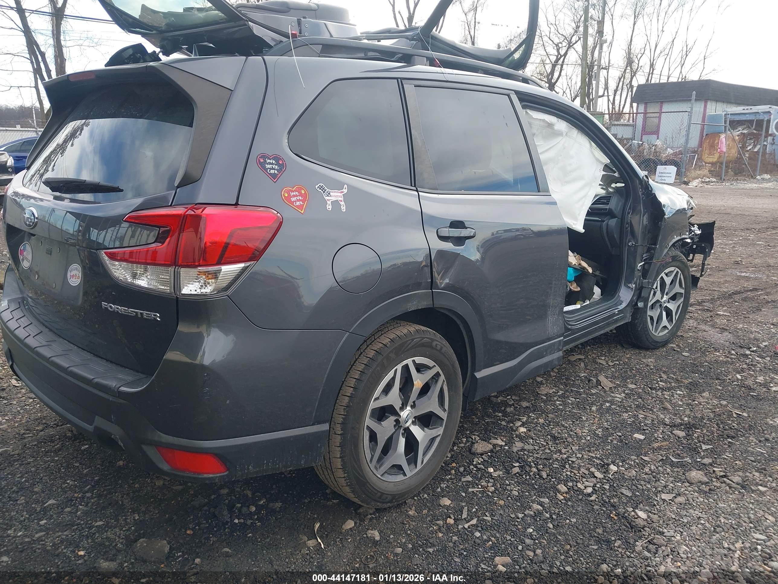 SUBARU FORESTER image 4