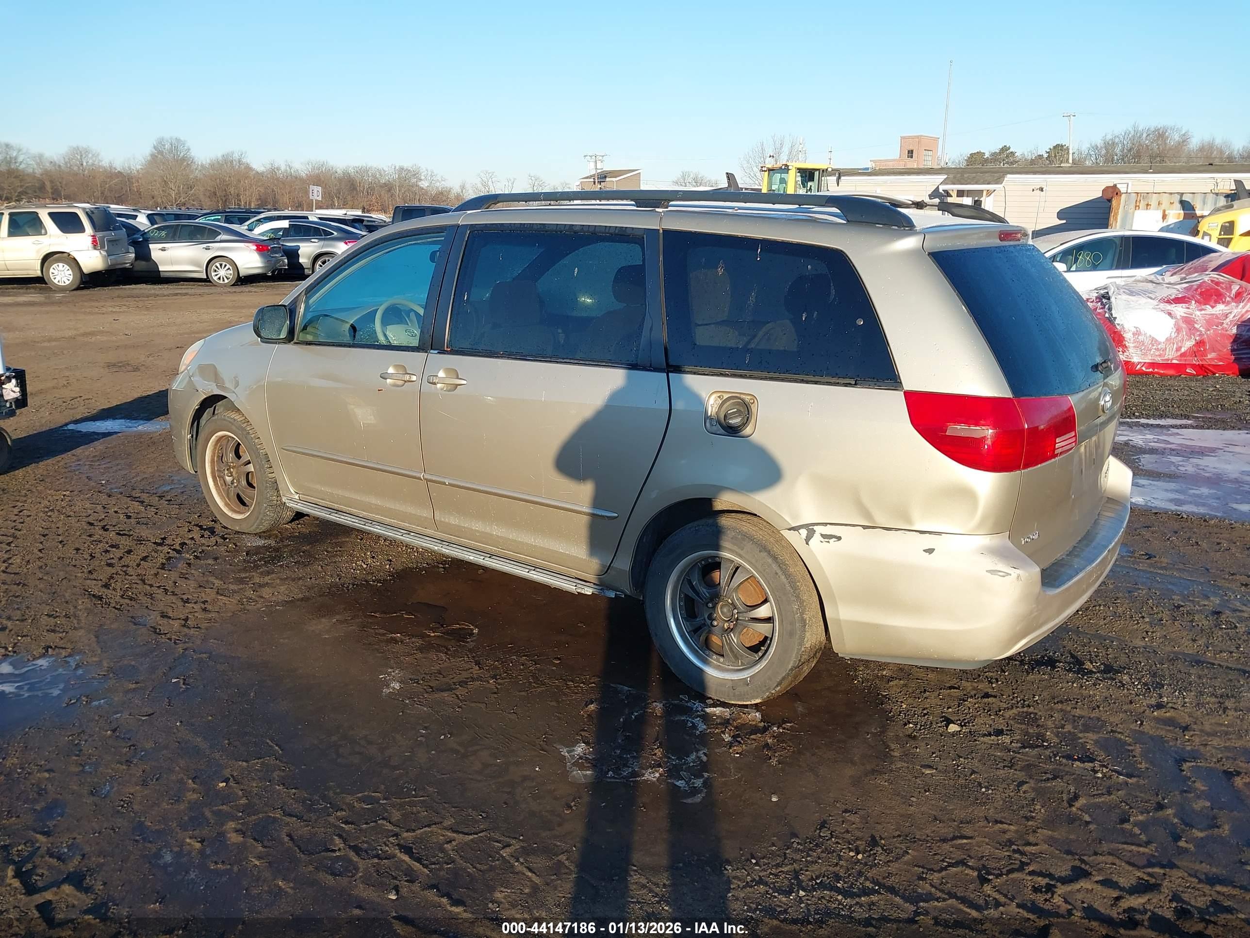 TOYOTA SIENNA image 6