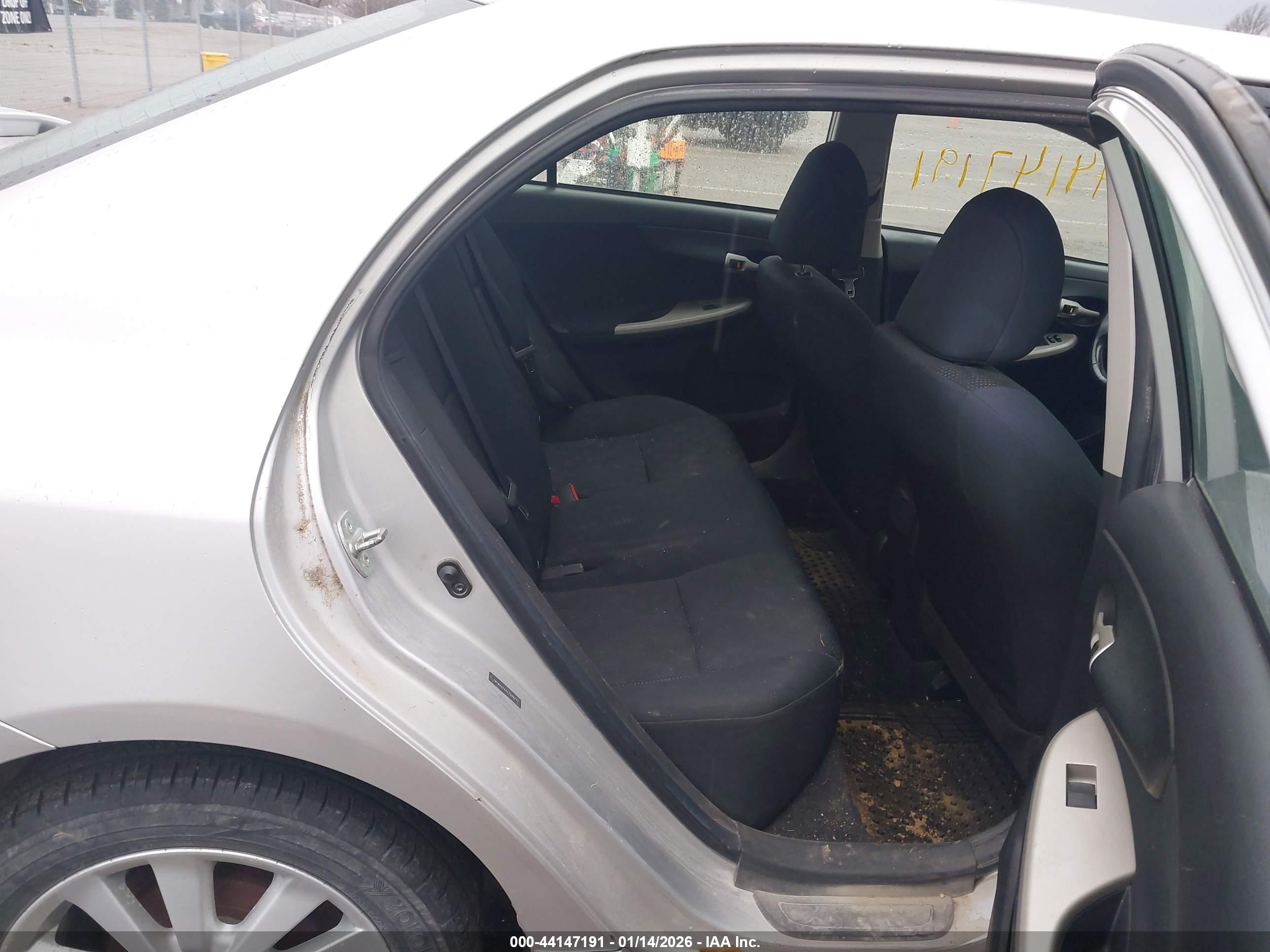 TOYOTA COROLLA image 8