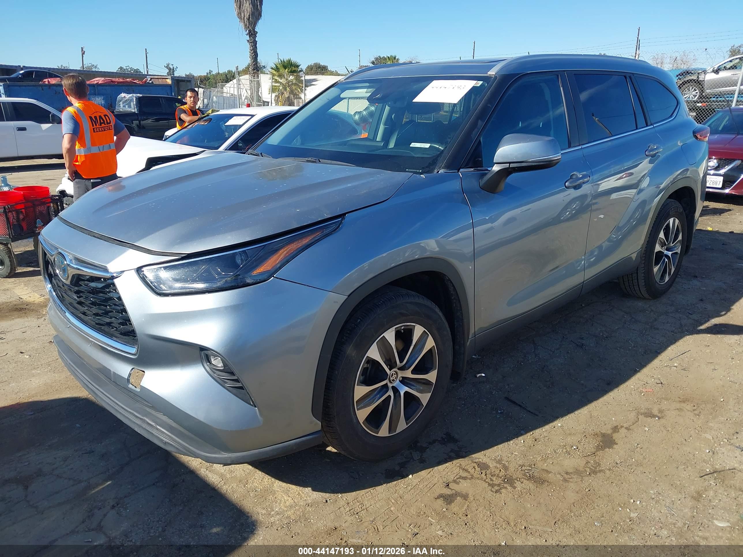 TOYOTA HIGHLANDER image 2