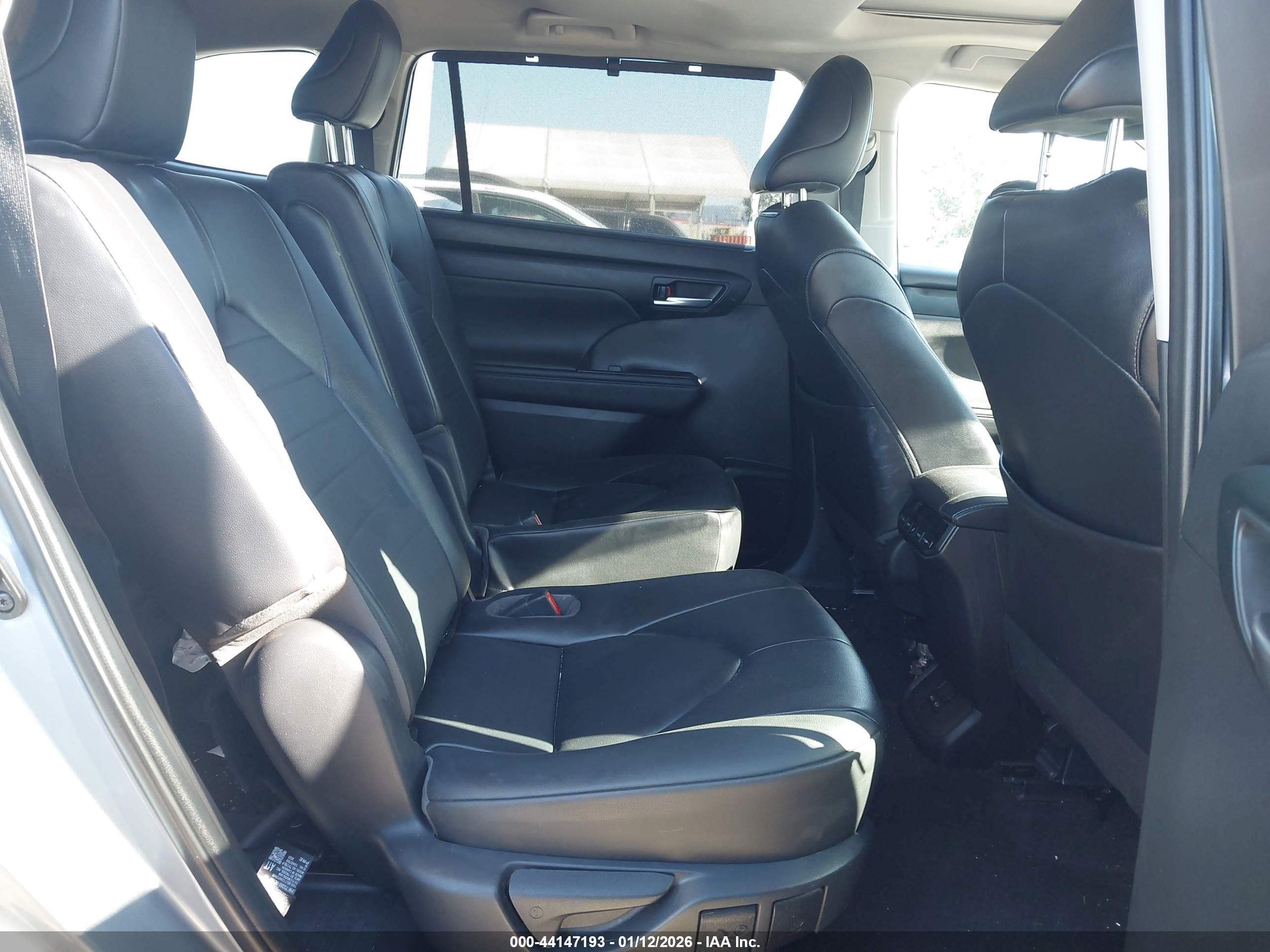 TOYOTA HIGHLANDER image 8