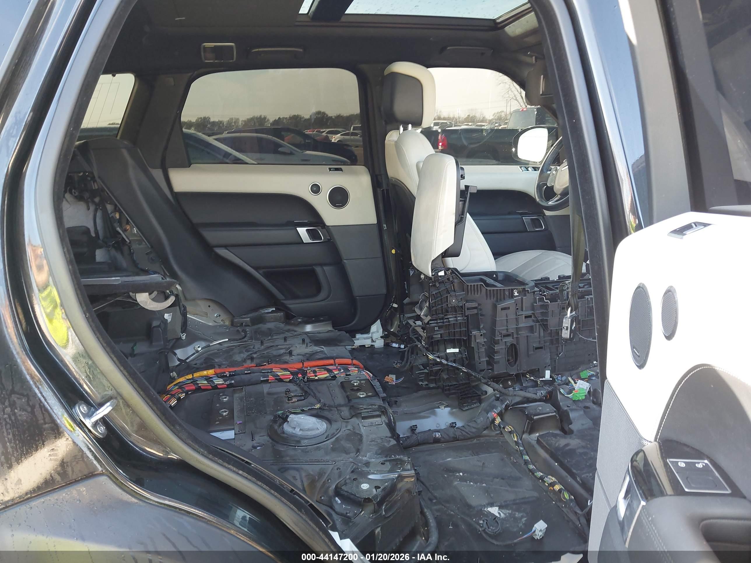 LAND ROVER image 8