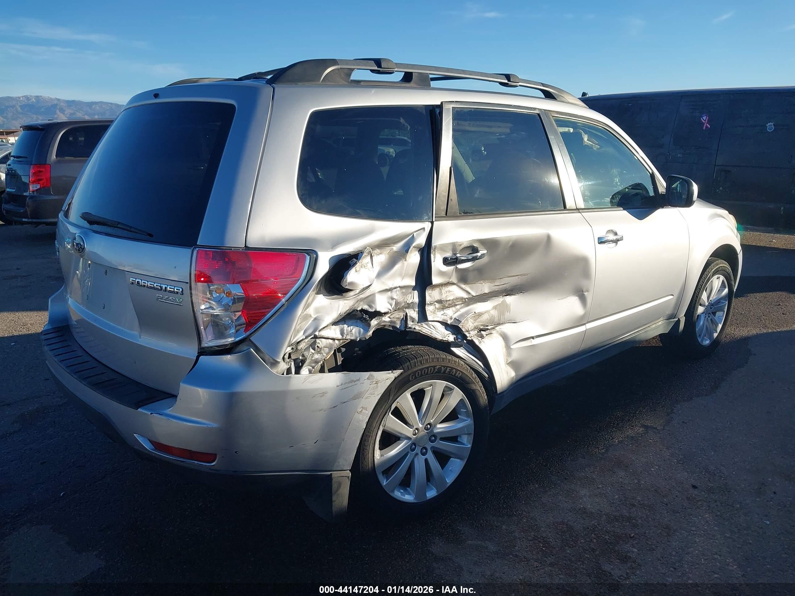 SUBARU FORESTER image 4