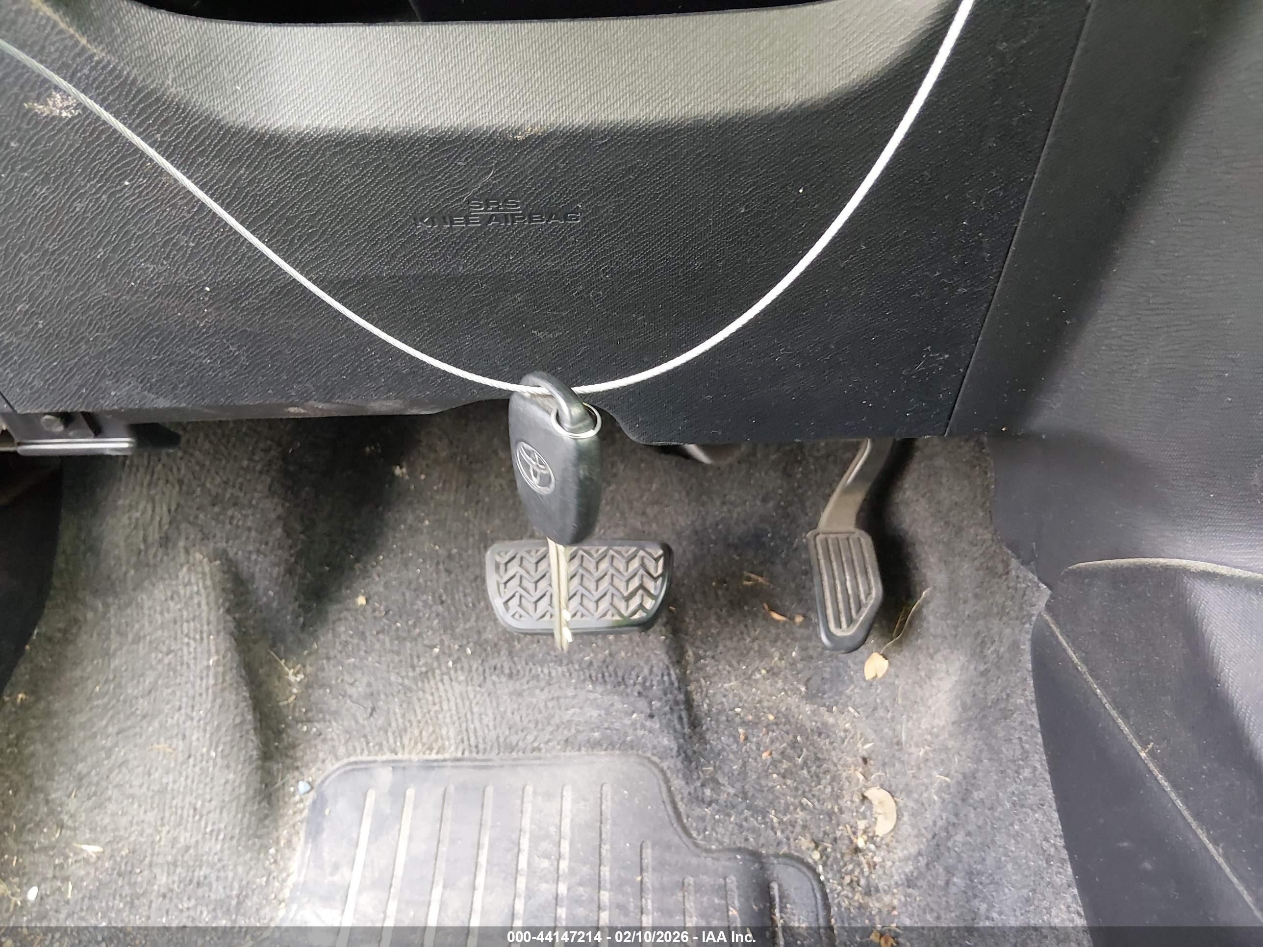 TOYOTA PRIUS image 11