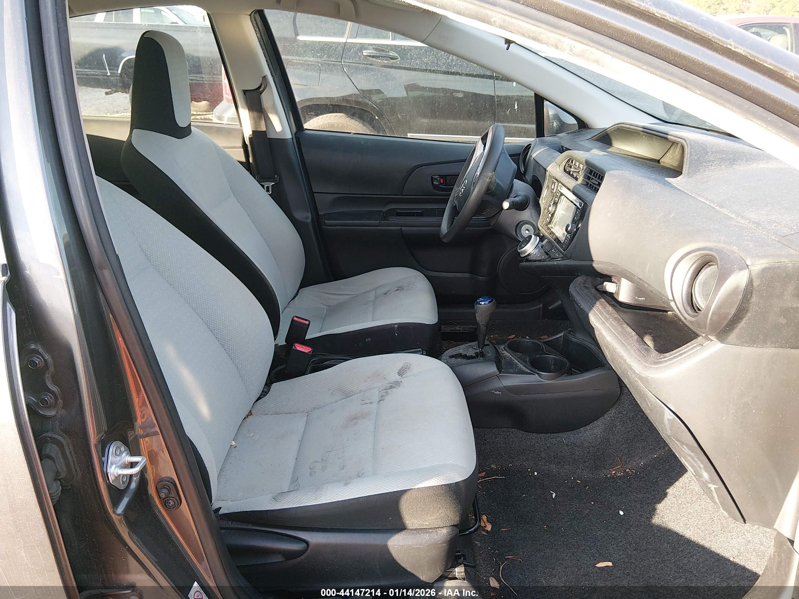 TOYOTA PRIUS image 5