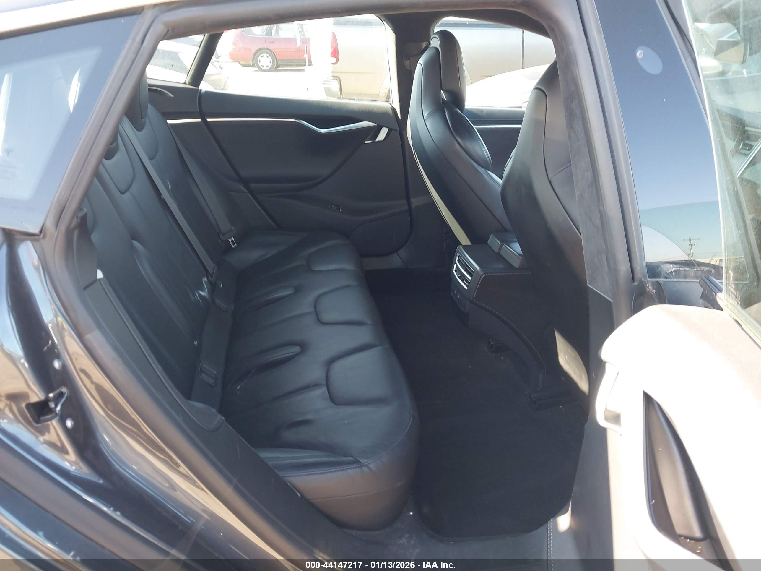 TESLA MODEL image 8