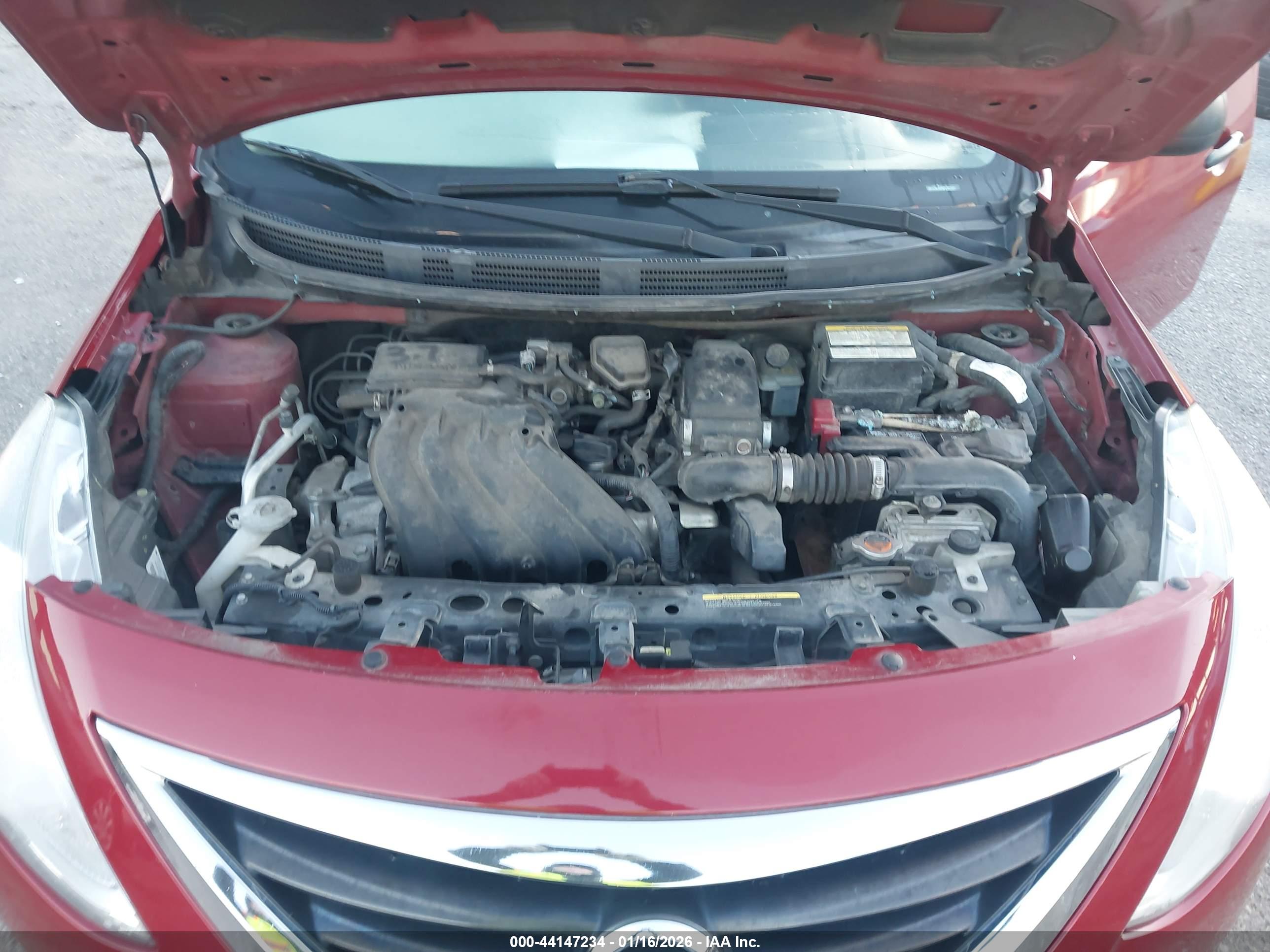 NISSAN VERSA image 10