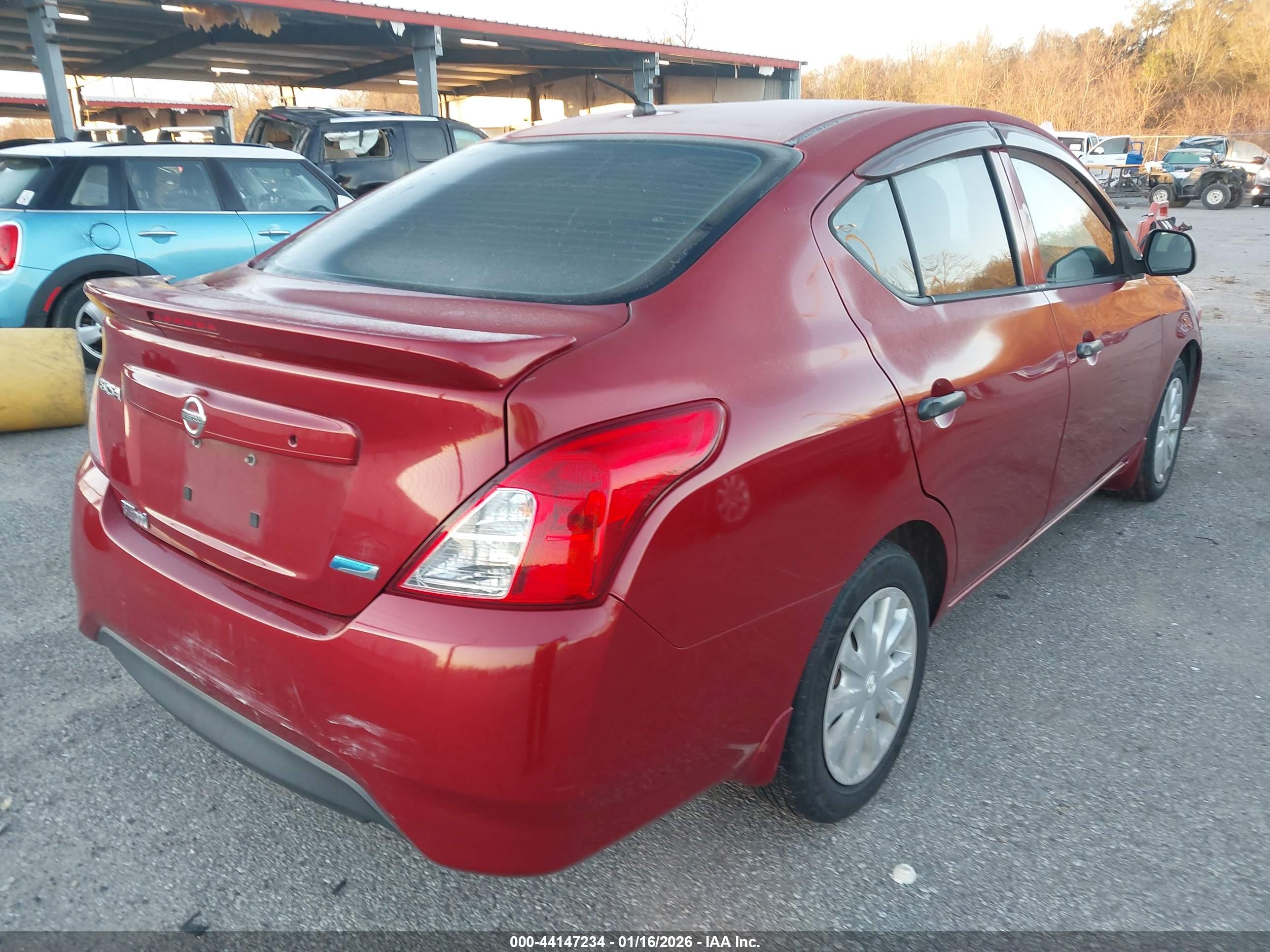 NISSAN VERSA image 4