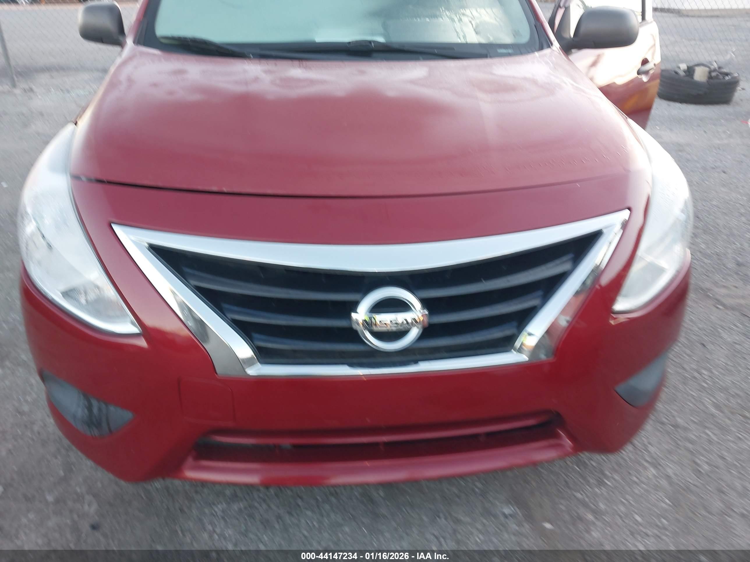 NISSAN VERSA image 6