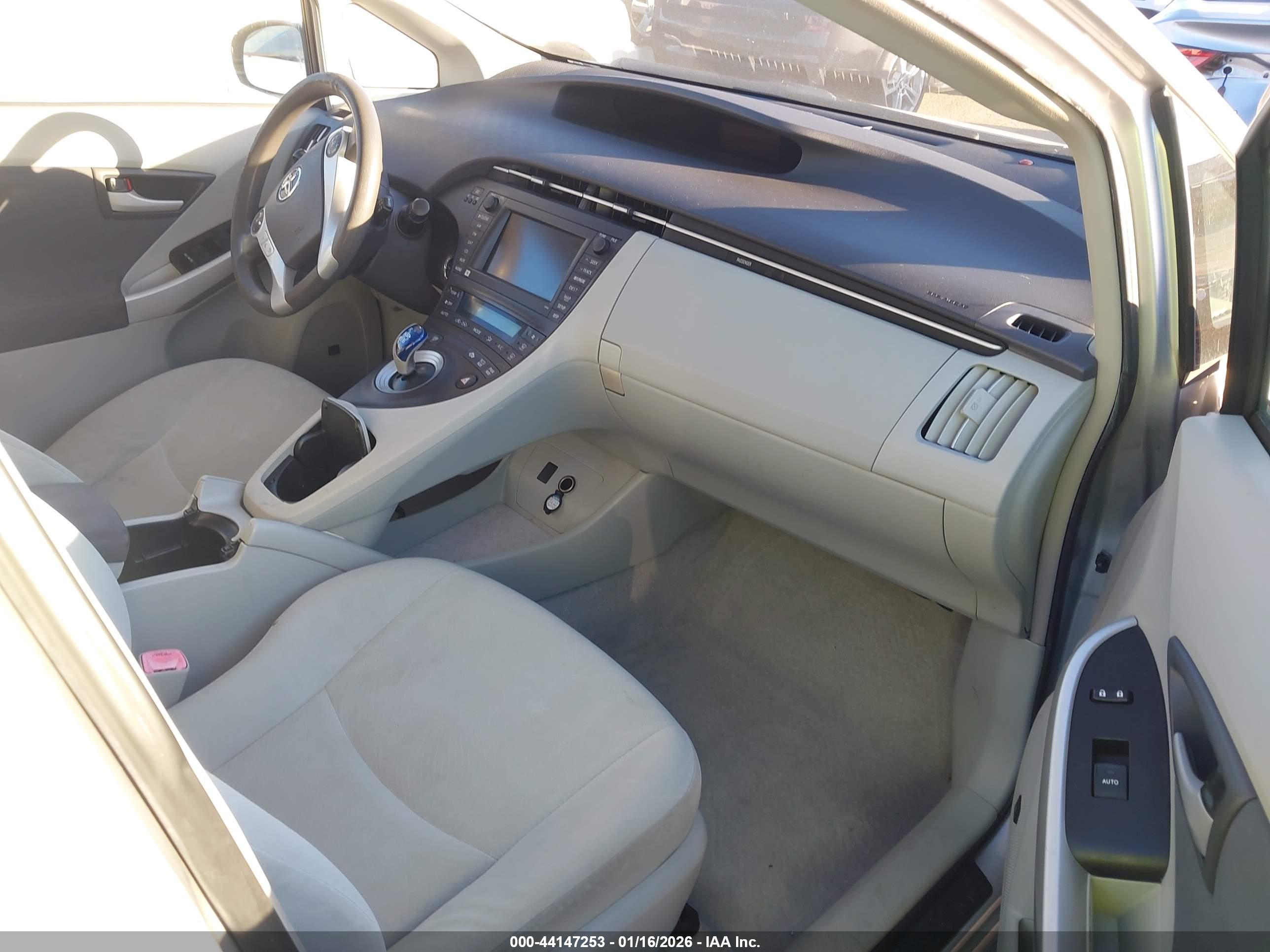 TOYOTA PRIUS image 5