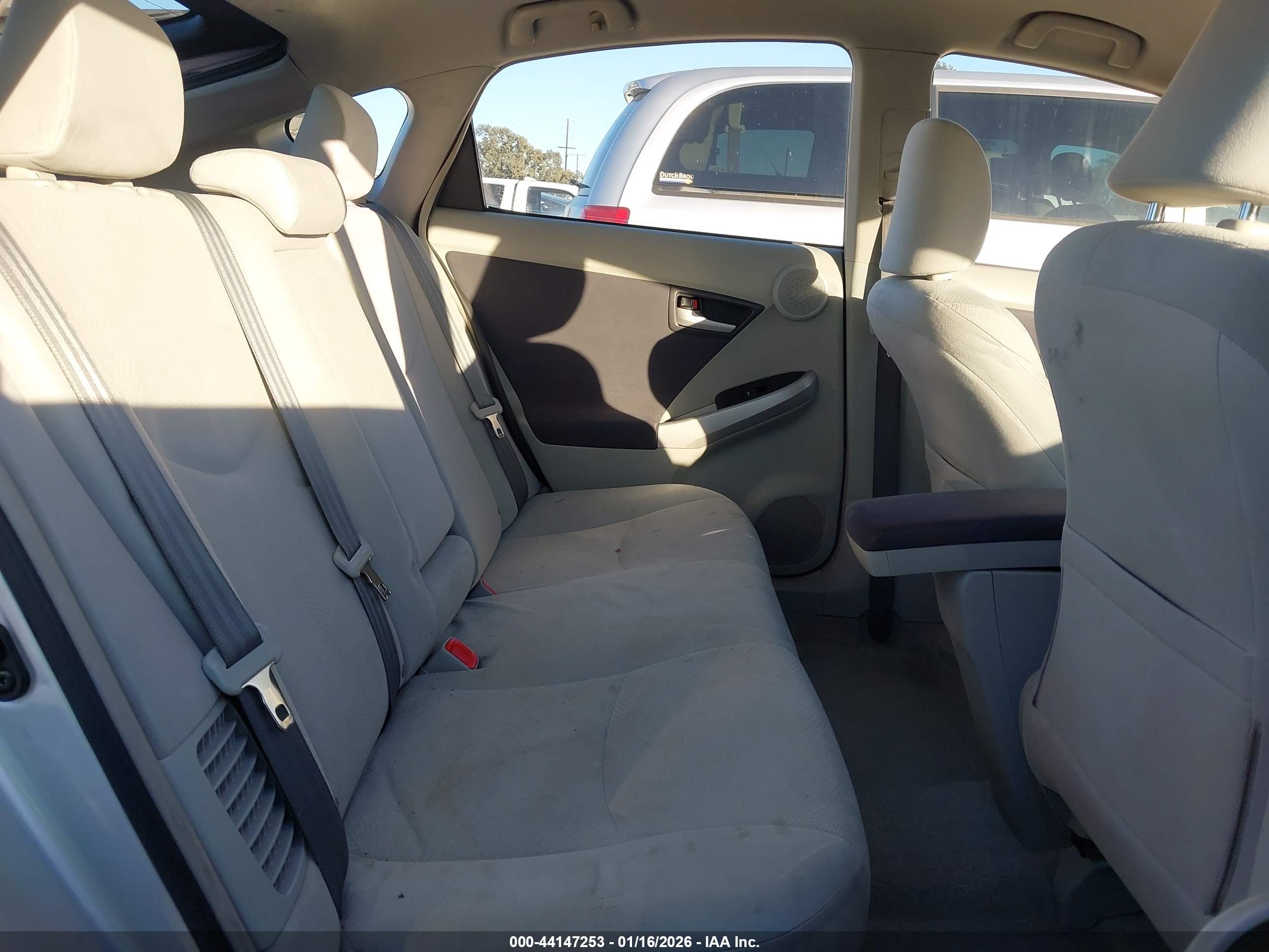 TOYOTA PRIUS image 8