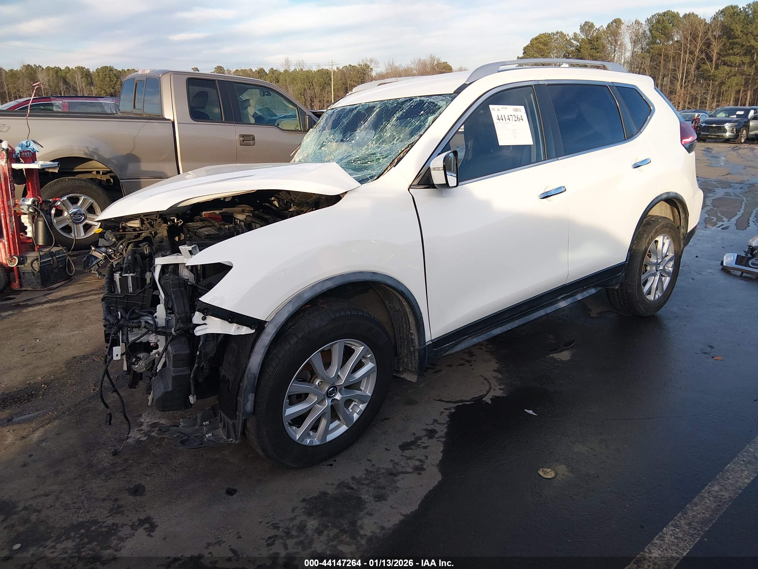 NISSAN ROGUE image 2