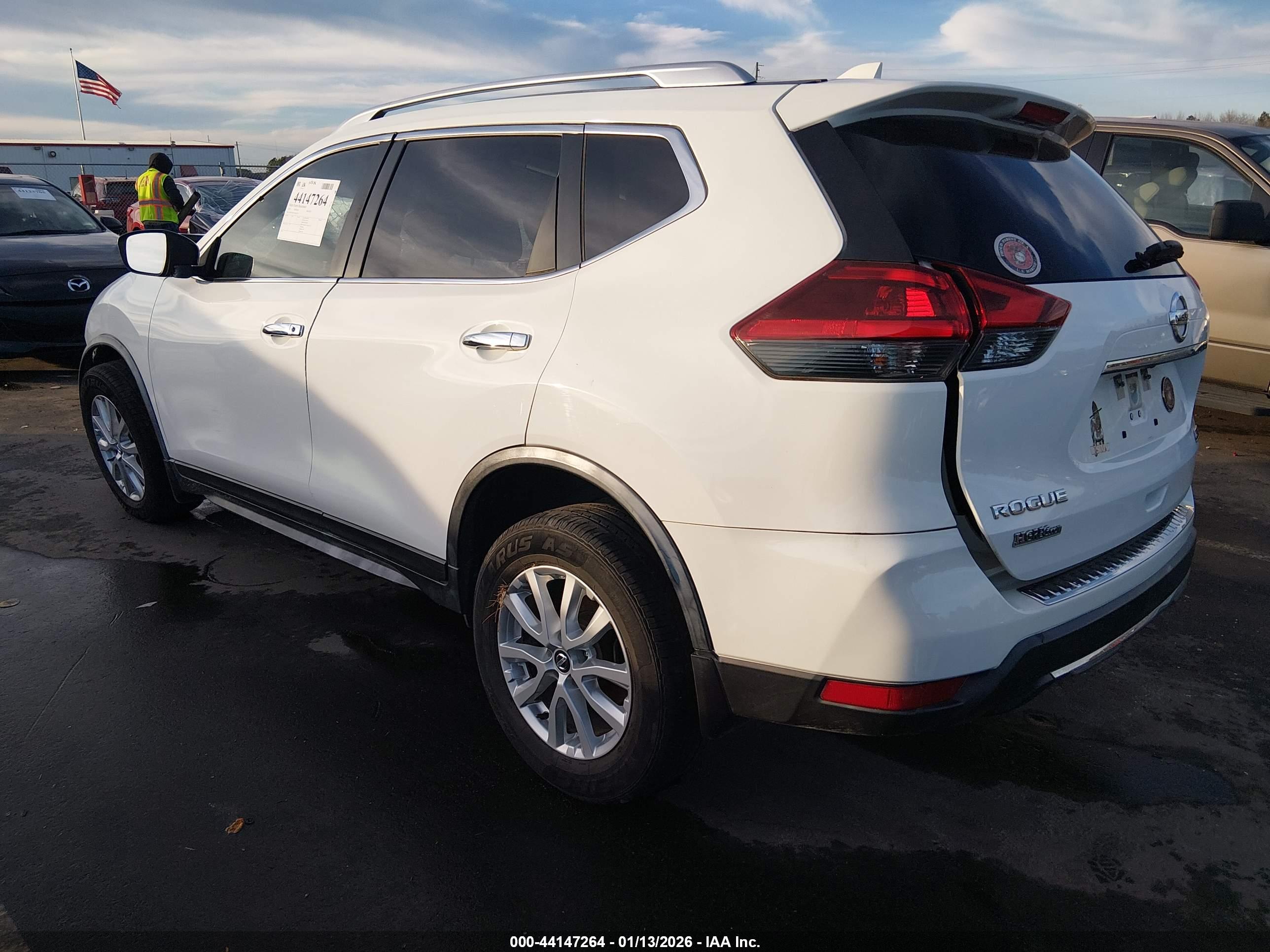 NISSAN ROGUE image 3