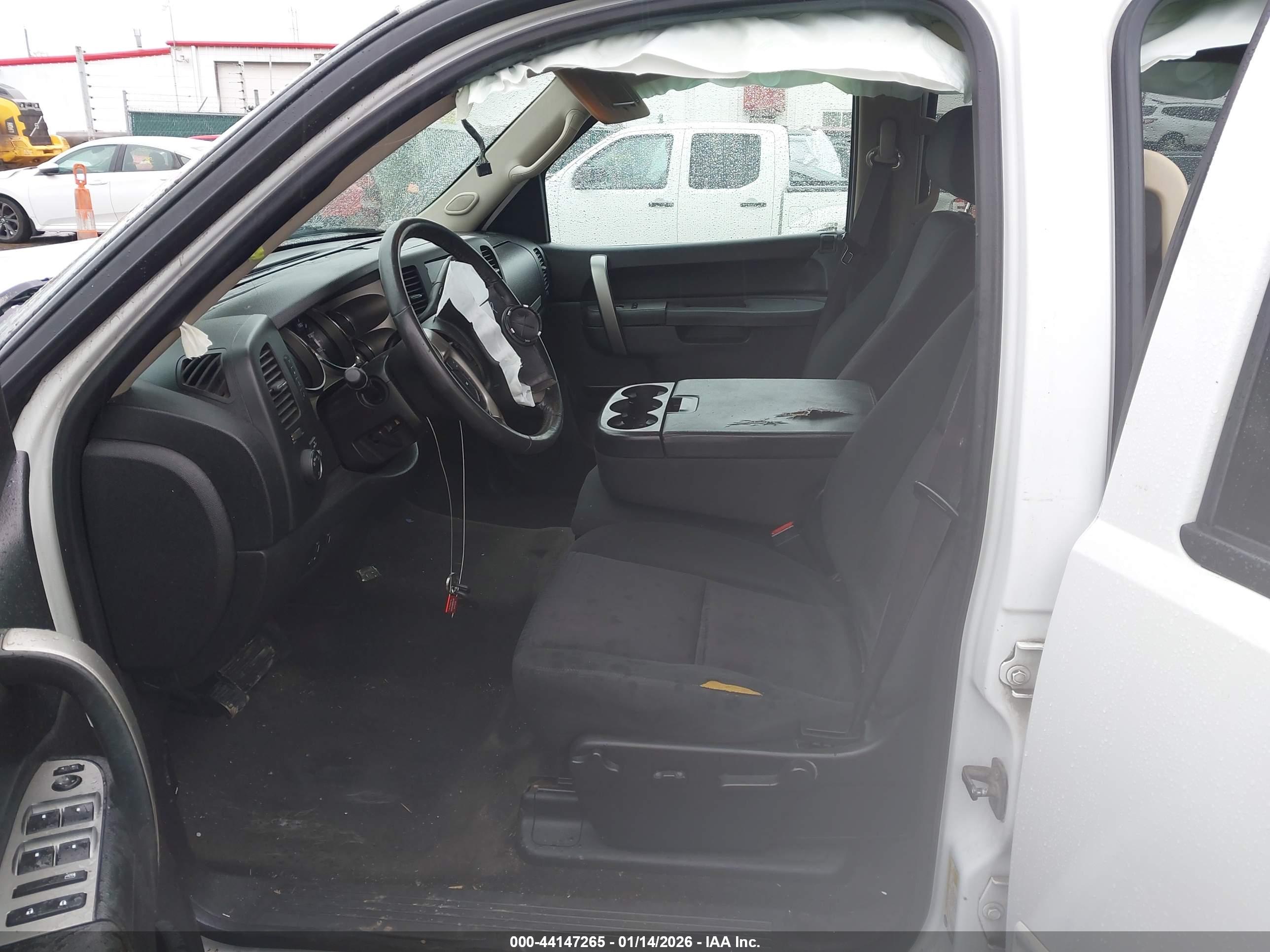 CHEVROLET SILVERADO image 5