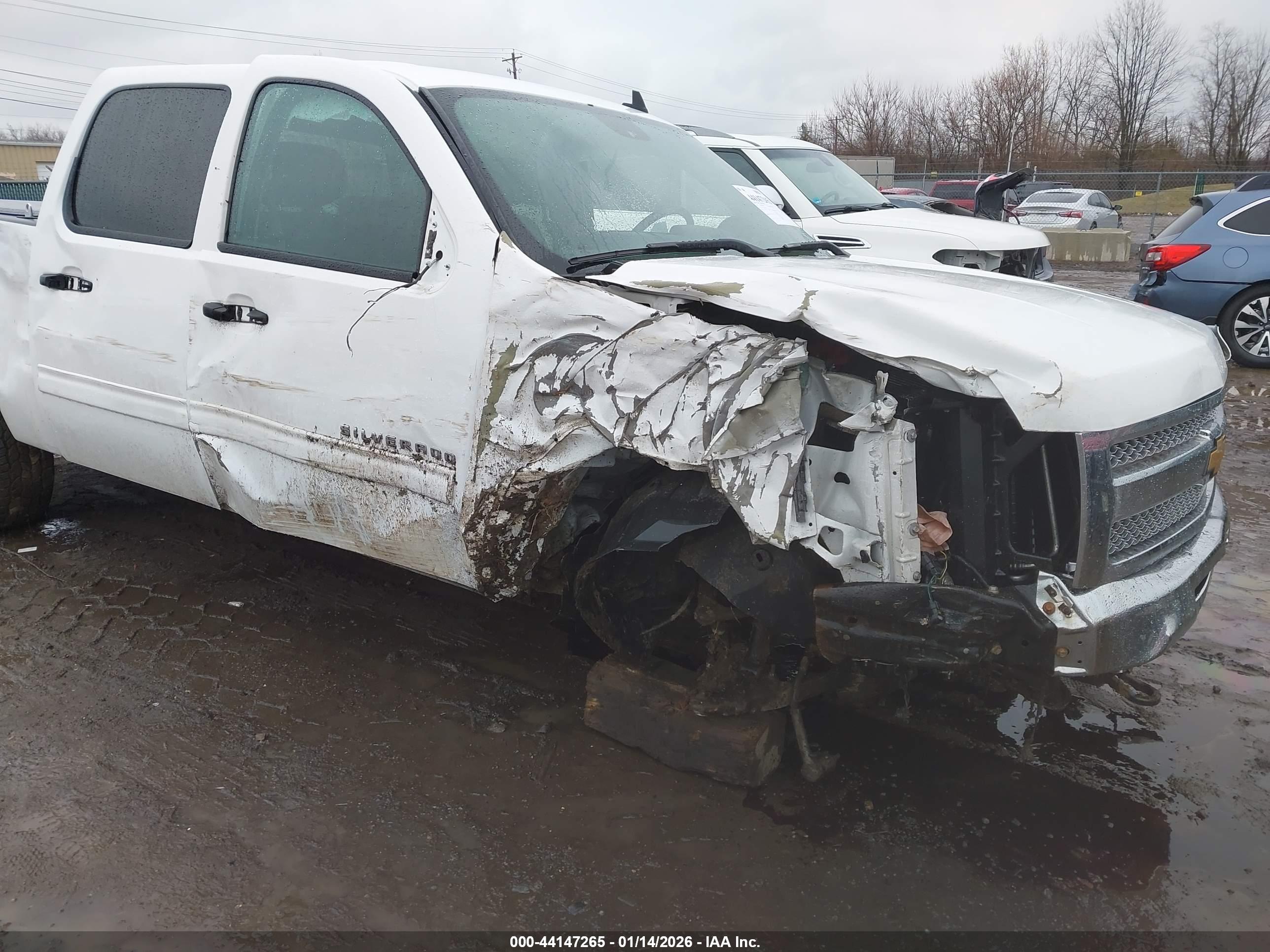 CHEVROLET SILVERADO image 6