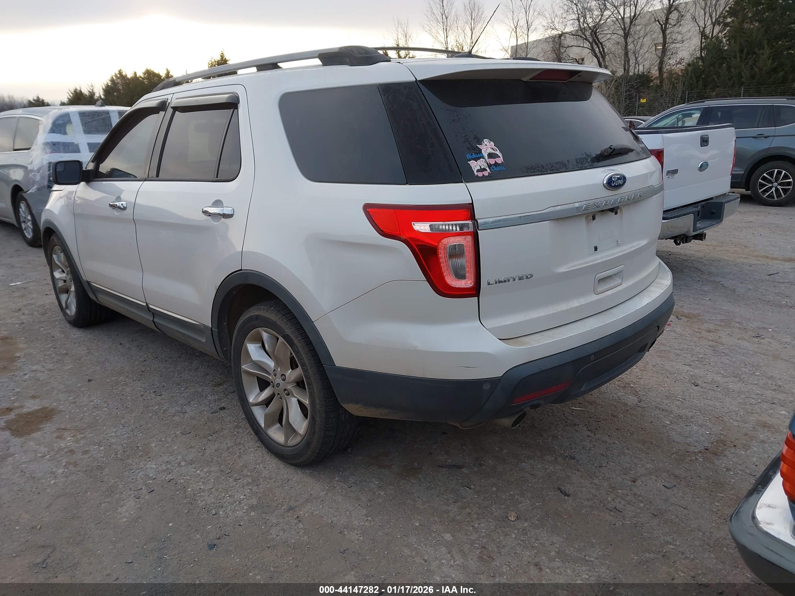 FORD EXPLORER image 3