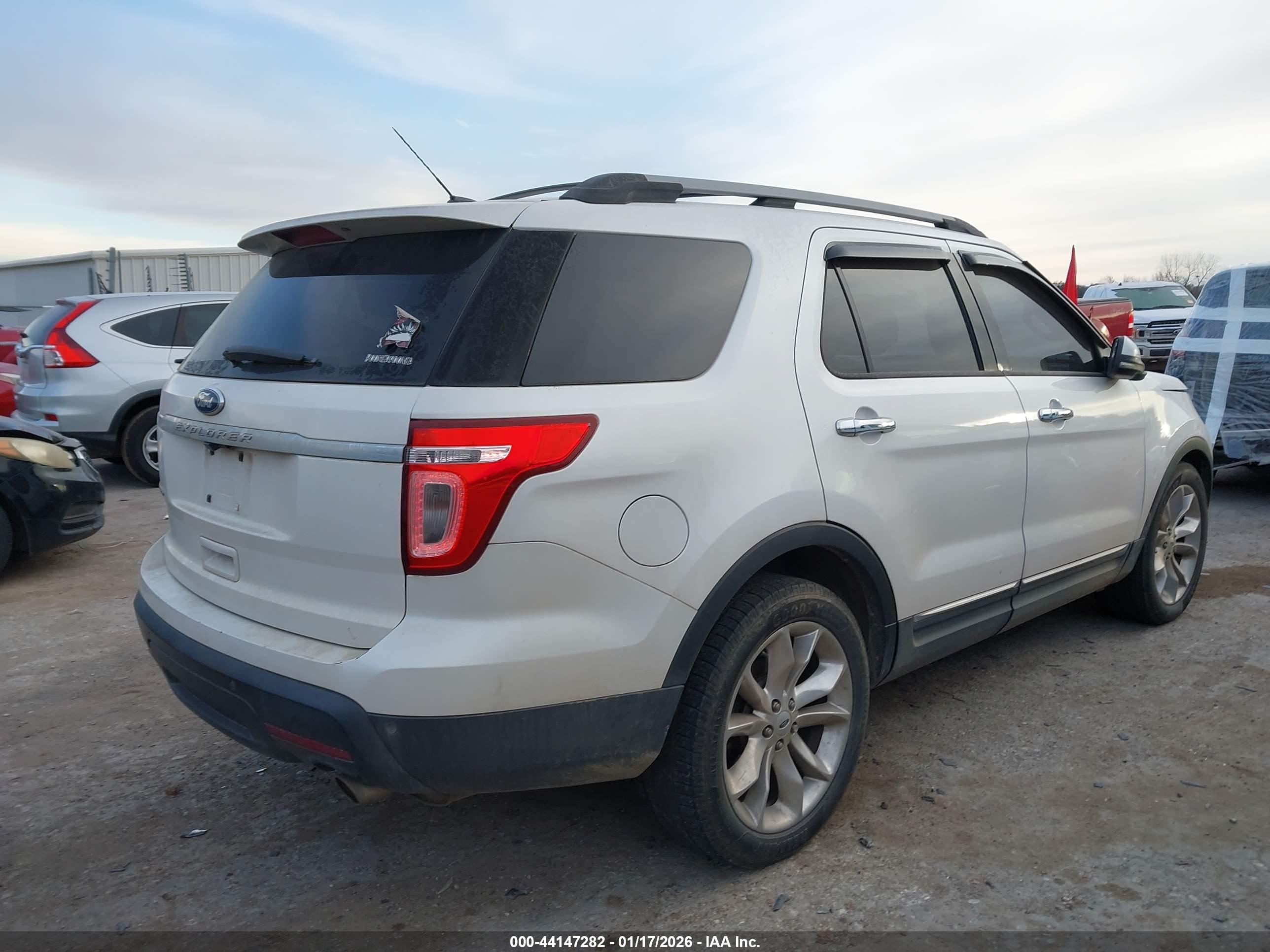 FORD EXPLORER image 4