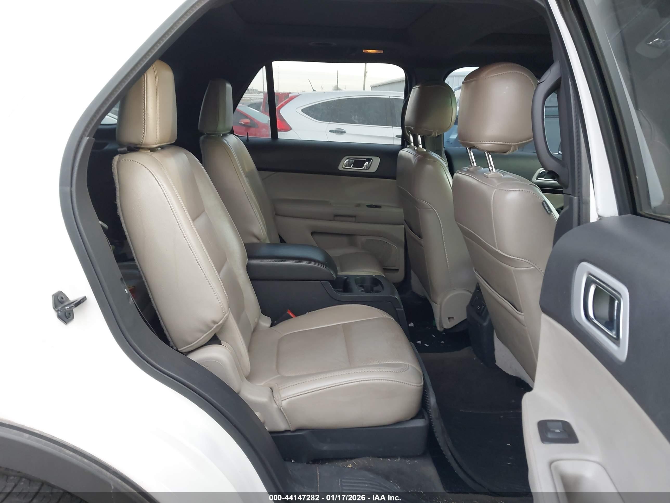 FORD EXPLORER image 8
