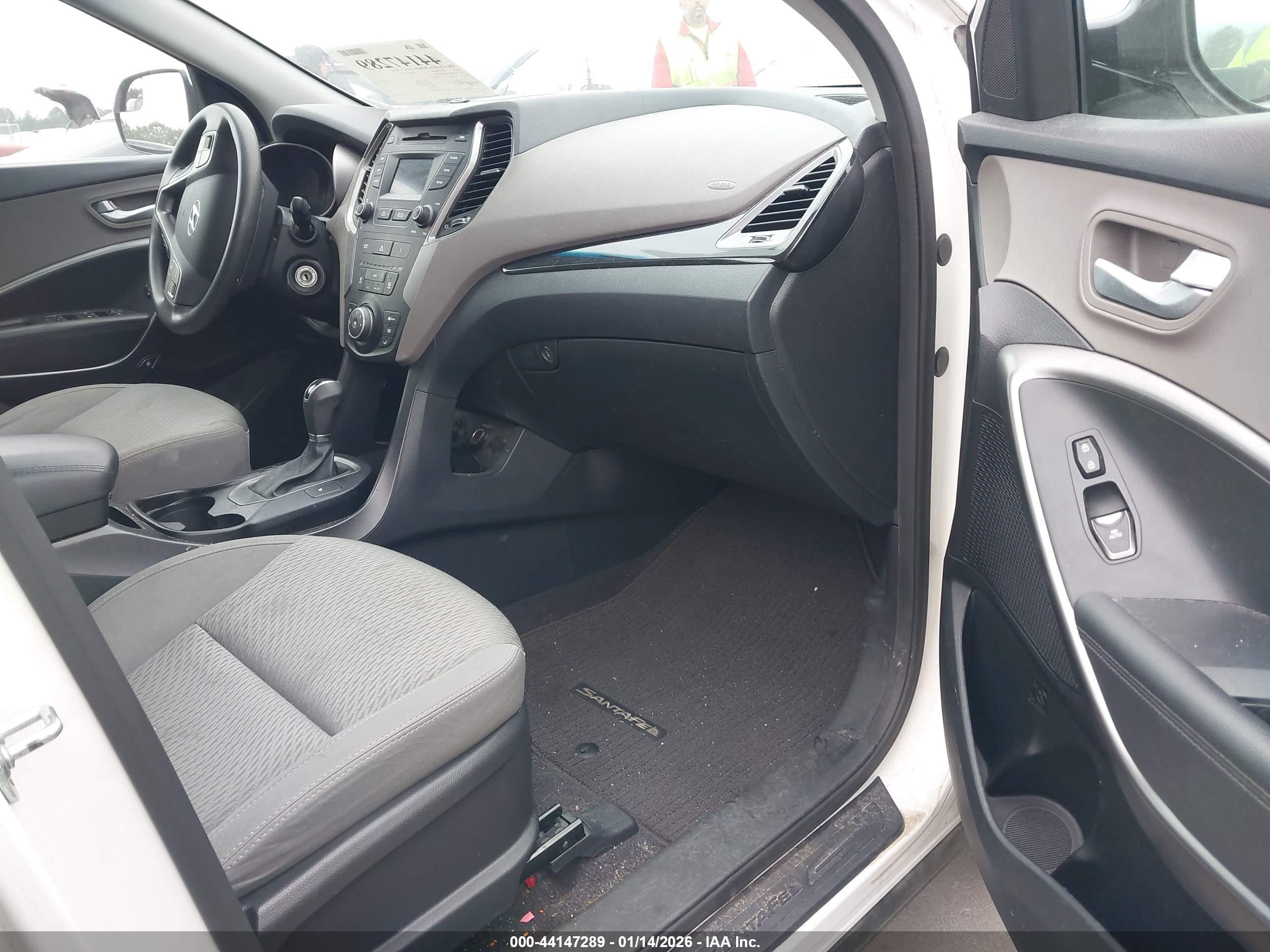 HYUNDAI SANTA image 5