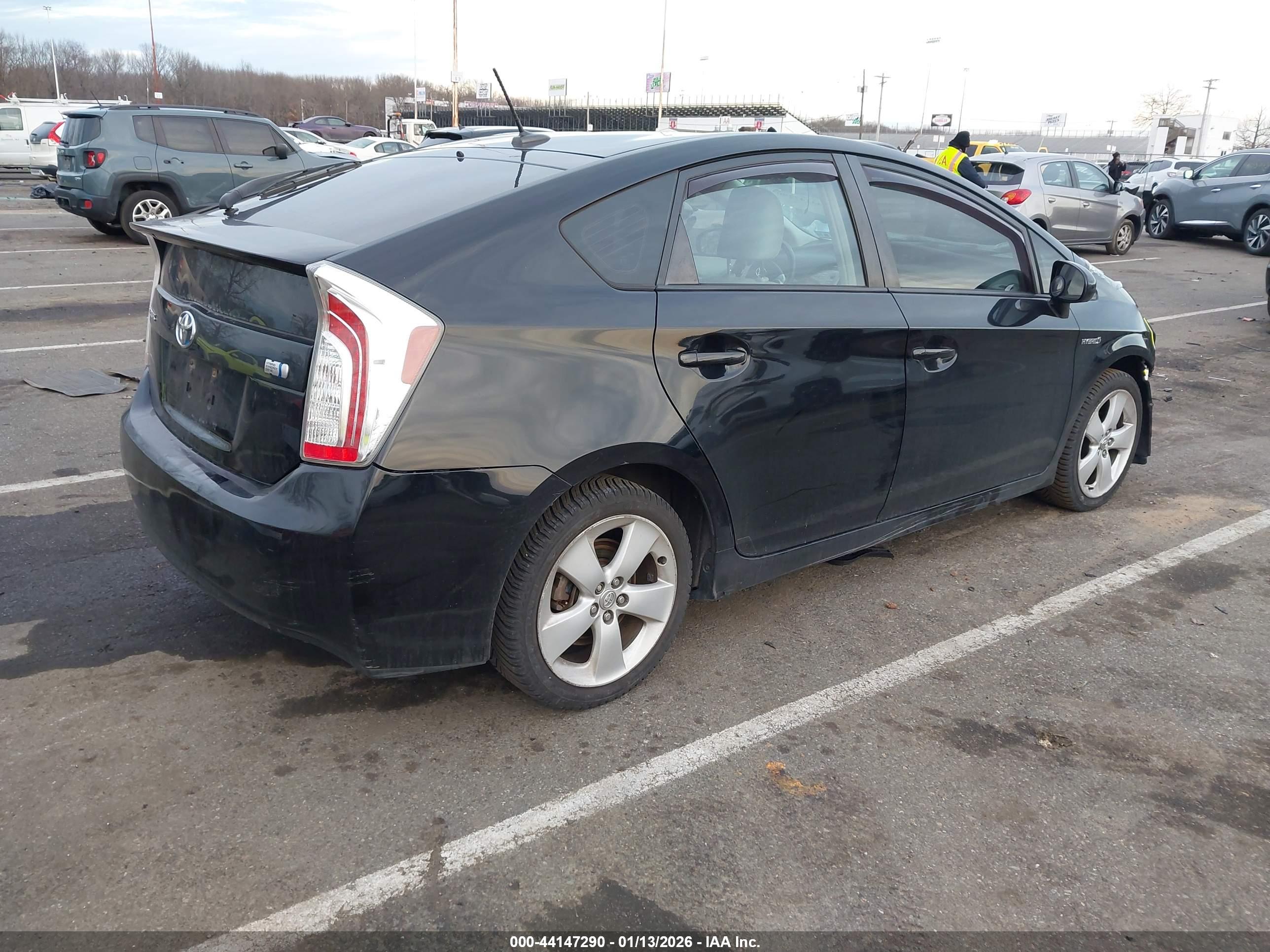 TOYOTA PRIUS image 4