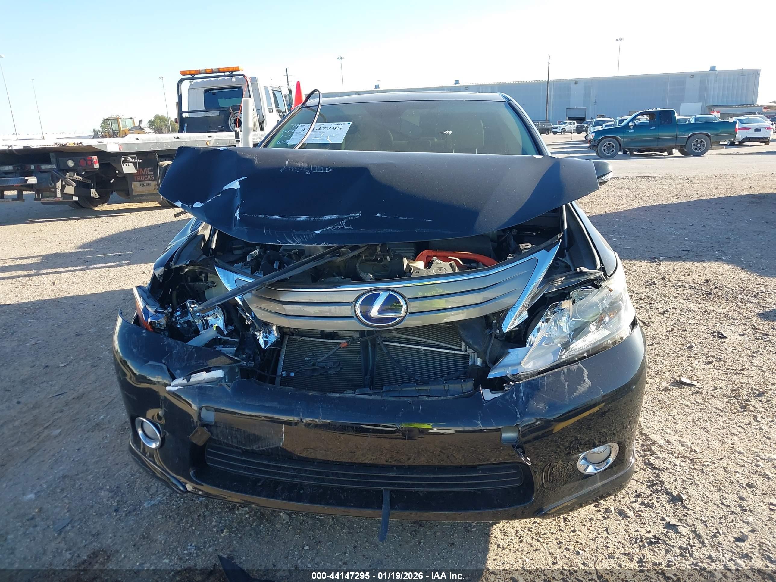 LEXUS HS image 6