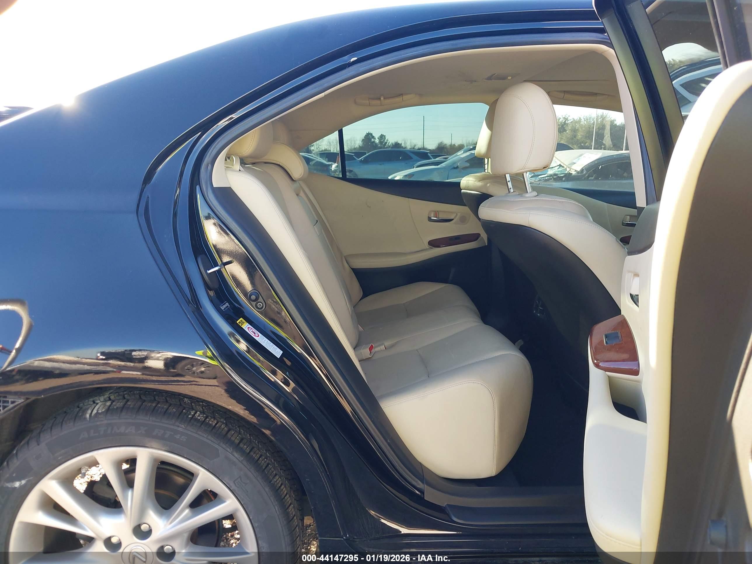 LEXUS HS image 8