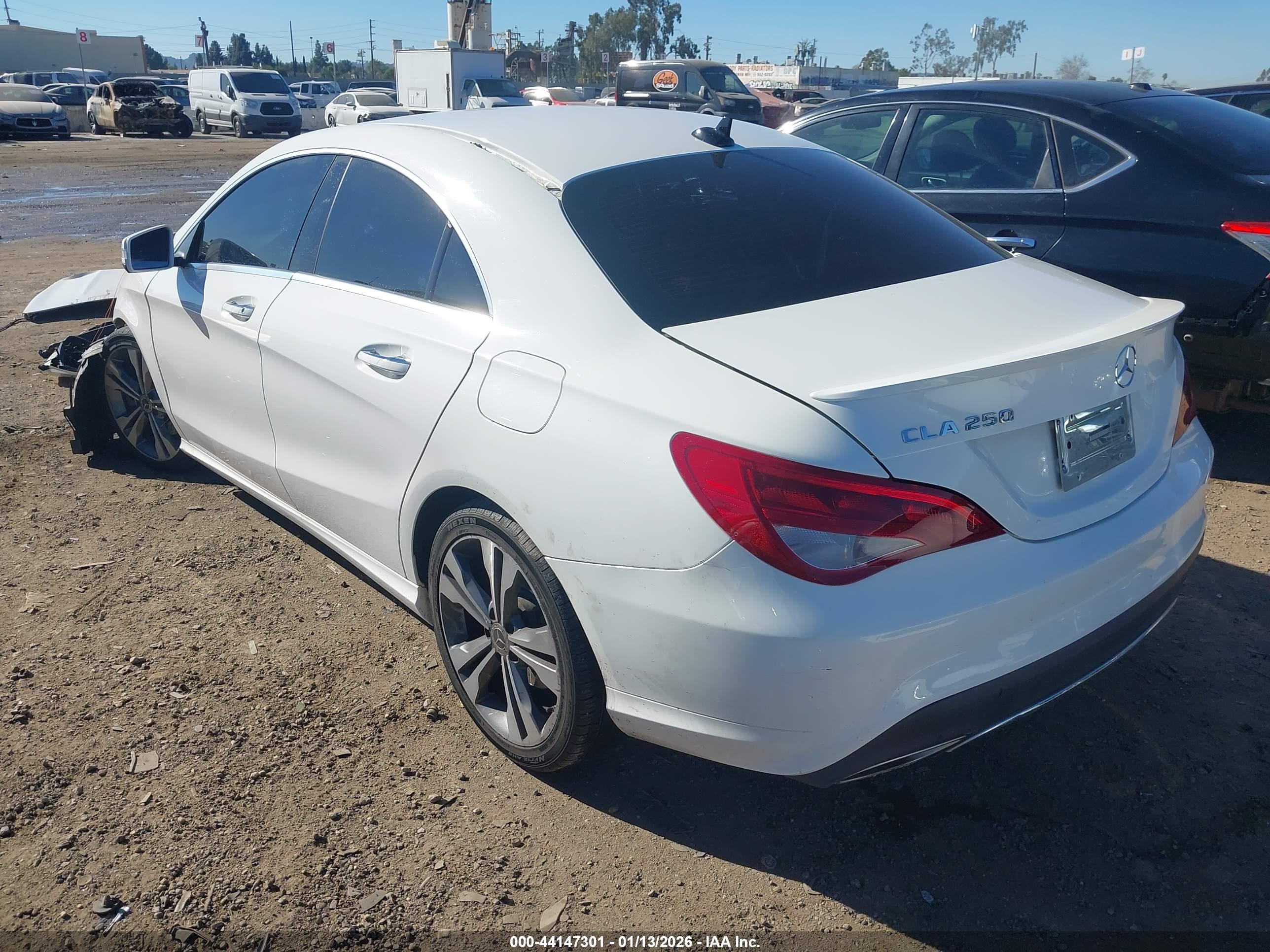 MERCEDES-BENZ CLA image 3