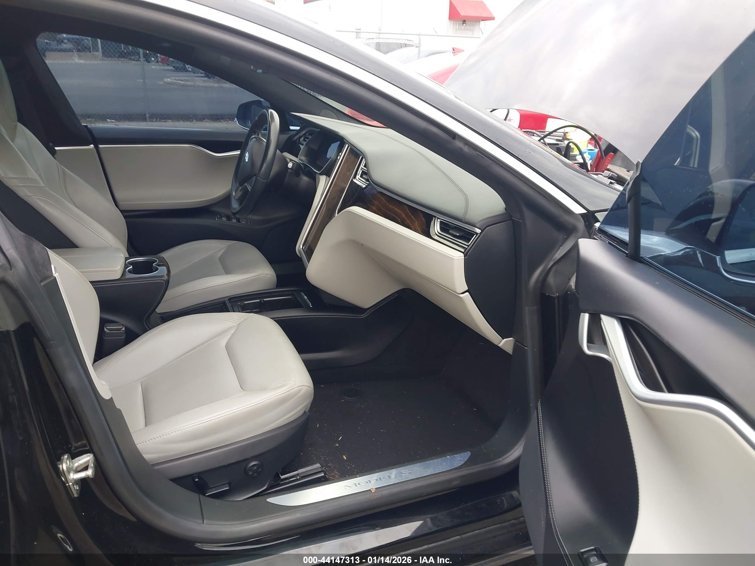 TESLA MODEL image 5