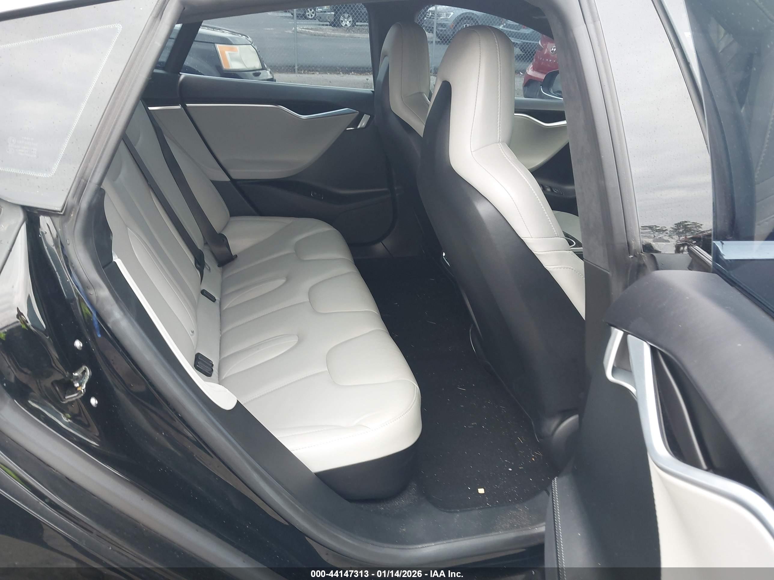 TESLA MODEL image 8