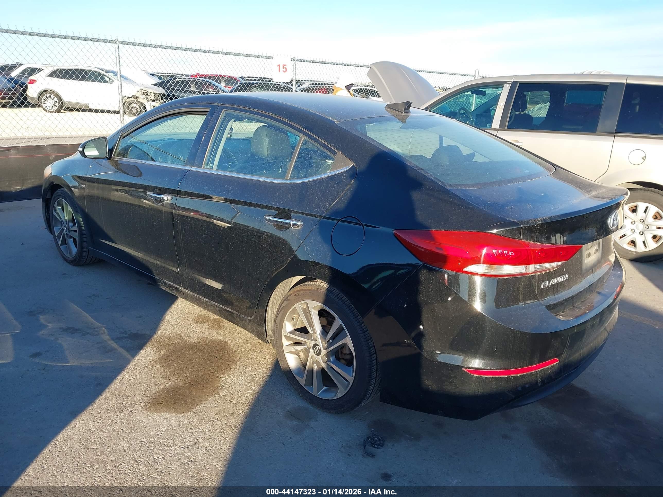 HYUNDAI ELANTRA image 3