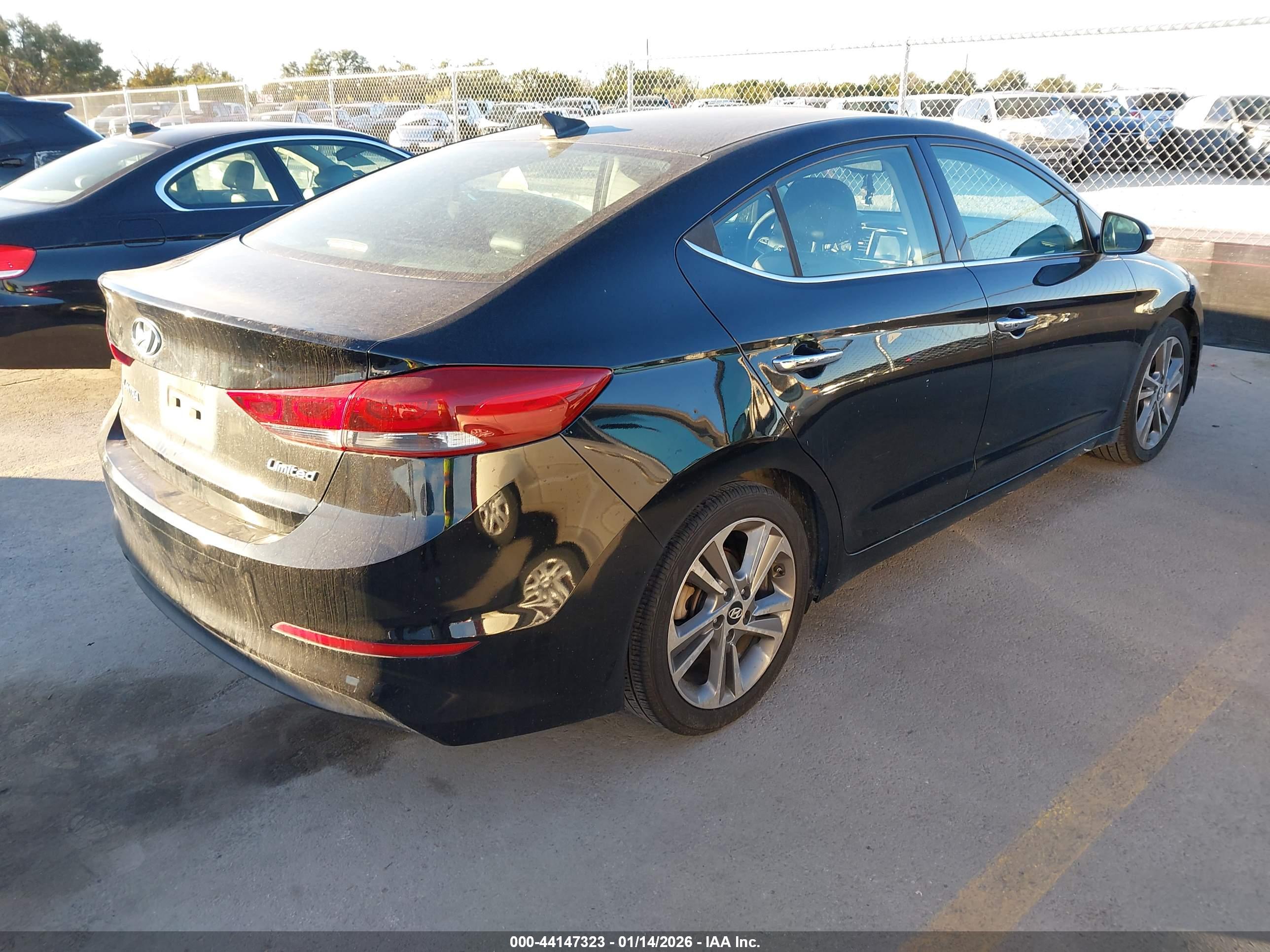 HYUNDAI ELANTRA image 4