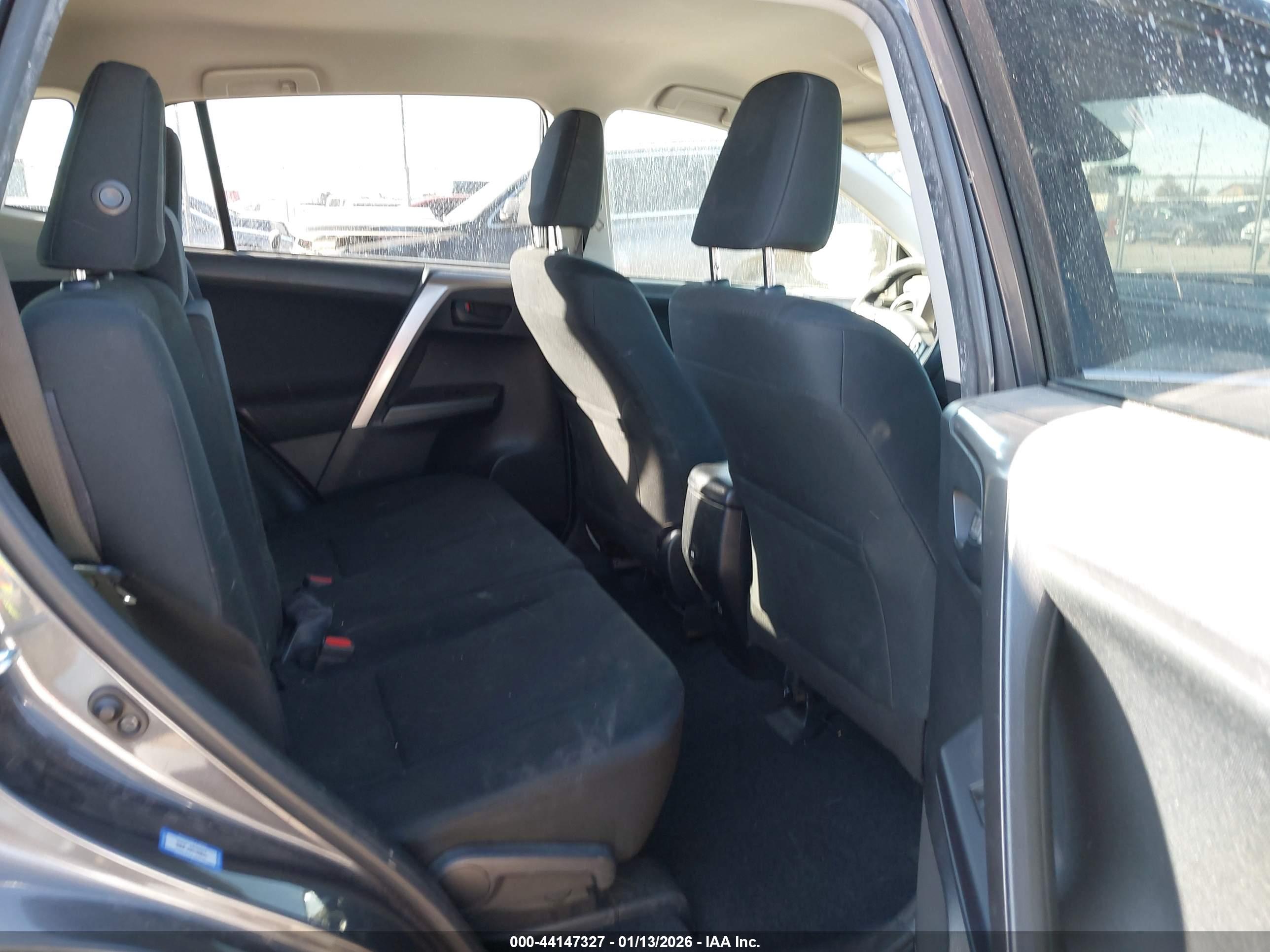 TOYOTA RAV4 image 8