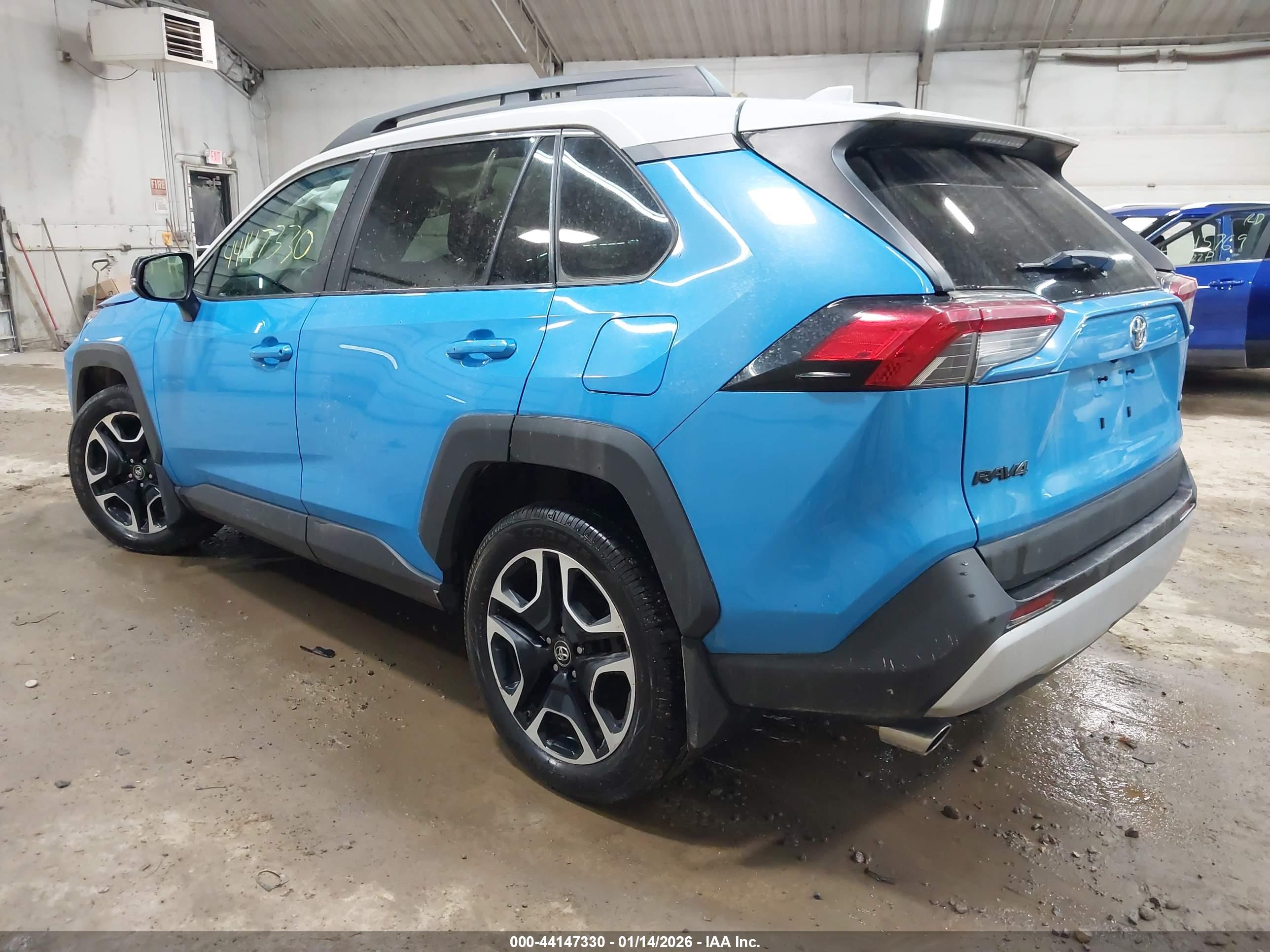TOYOTA RAV4 image 3
