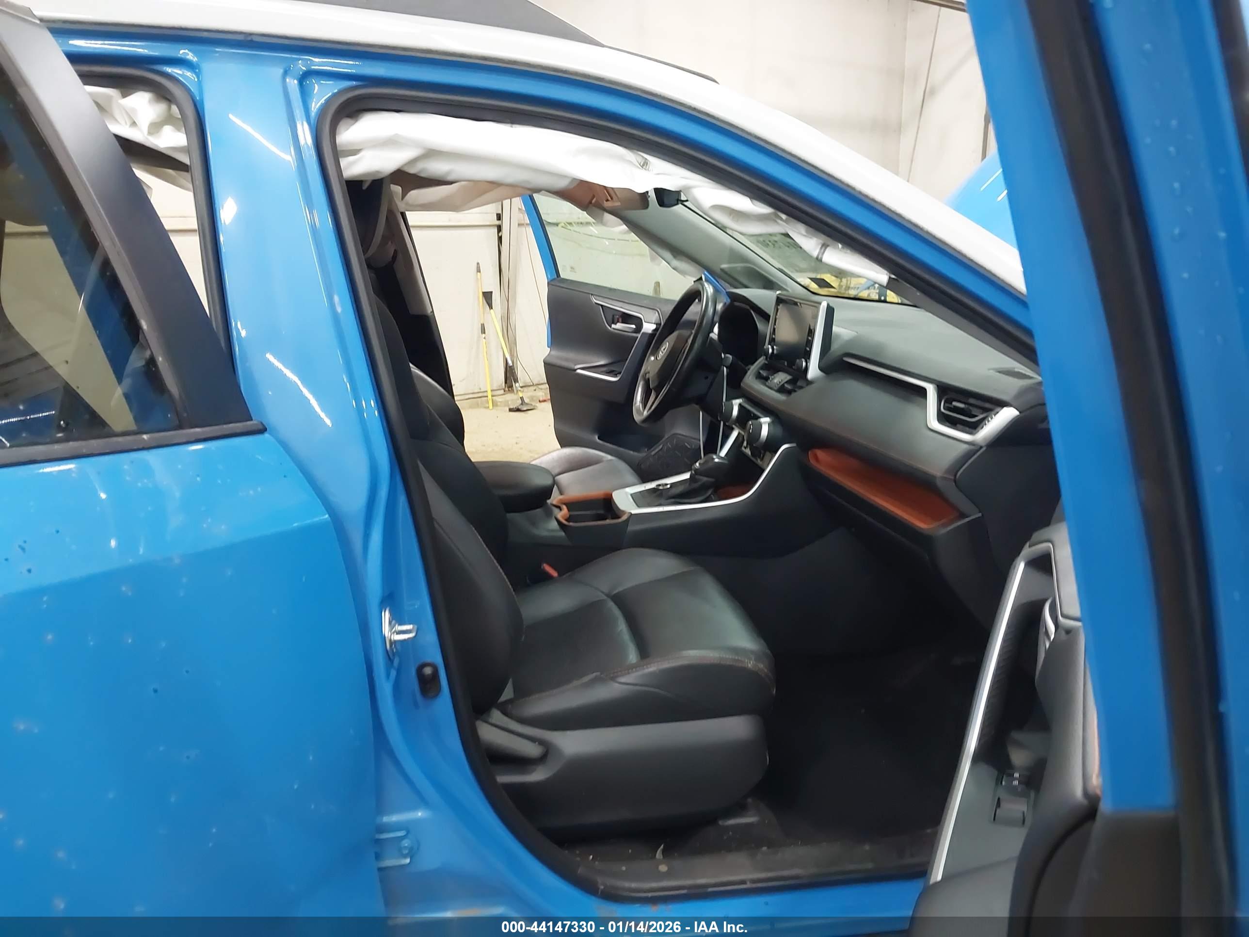 TOYOTA RAV4 image 5
