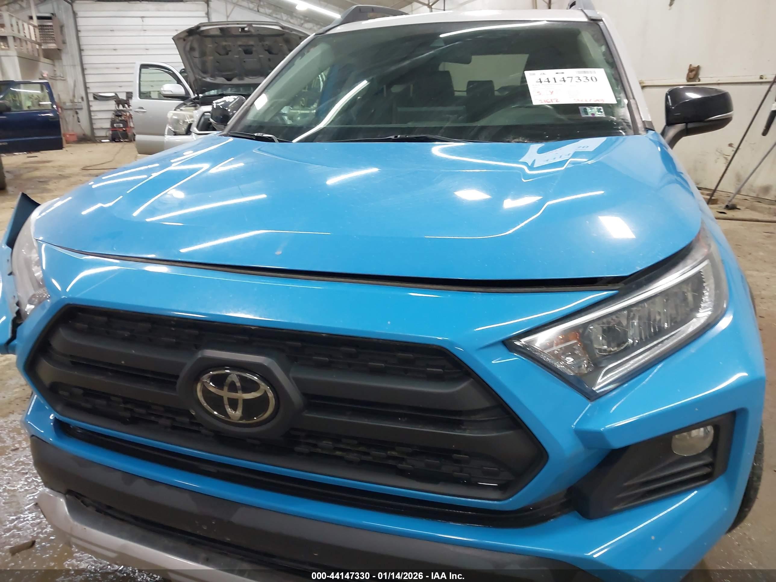 TOYOTA RAV4 image 6