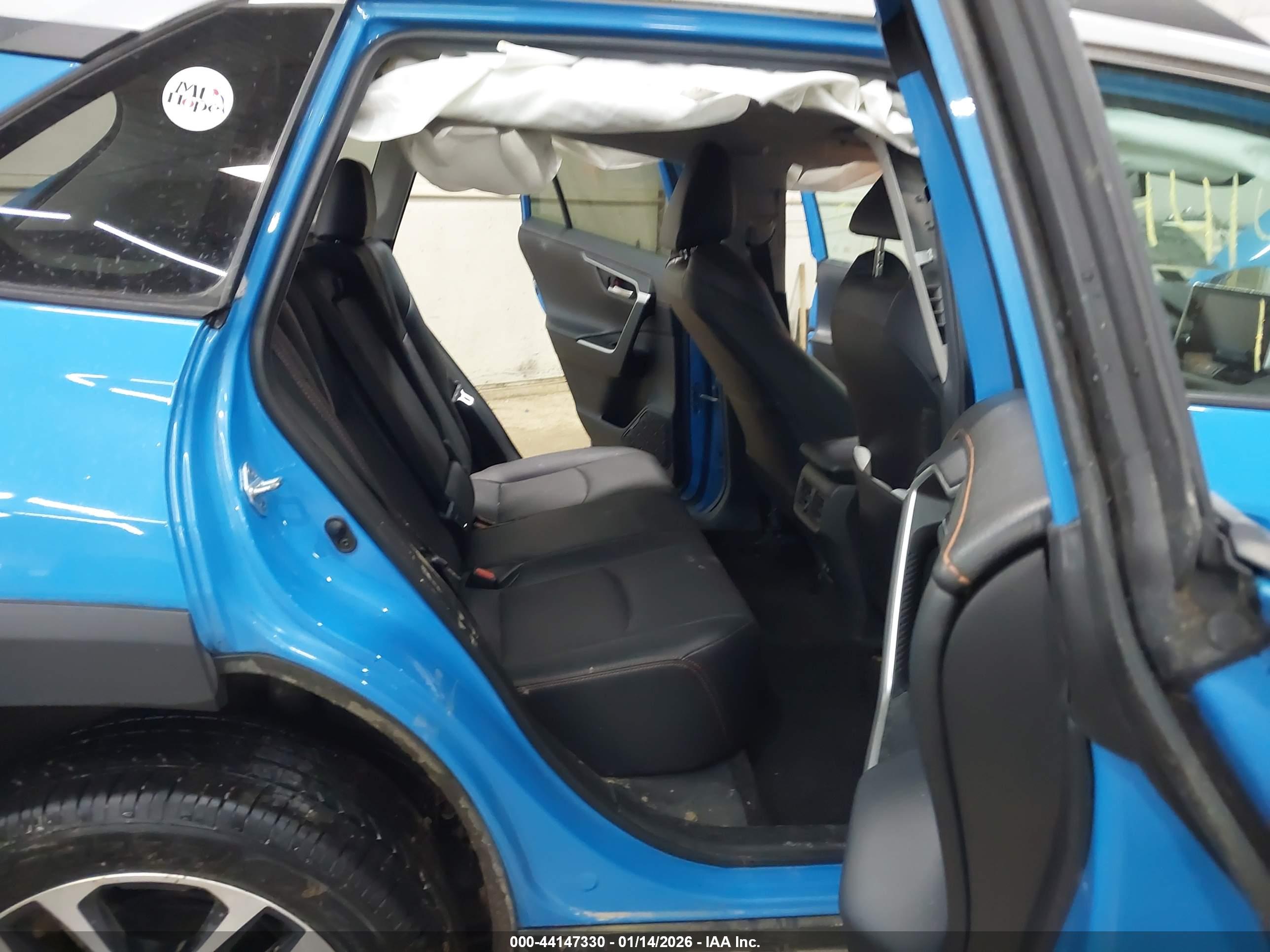 TOYOTA RAV4 image 8