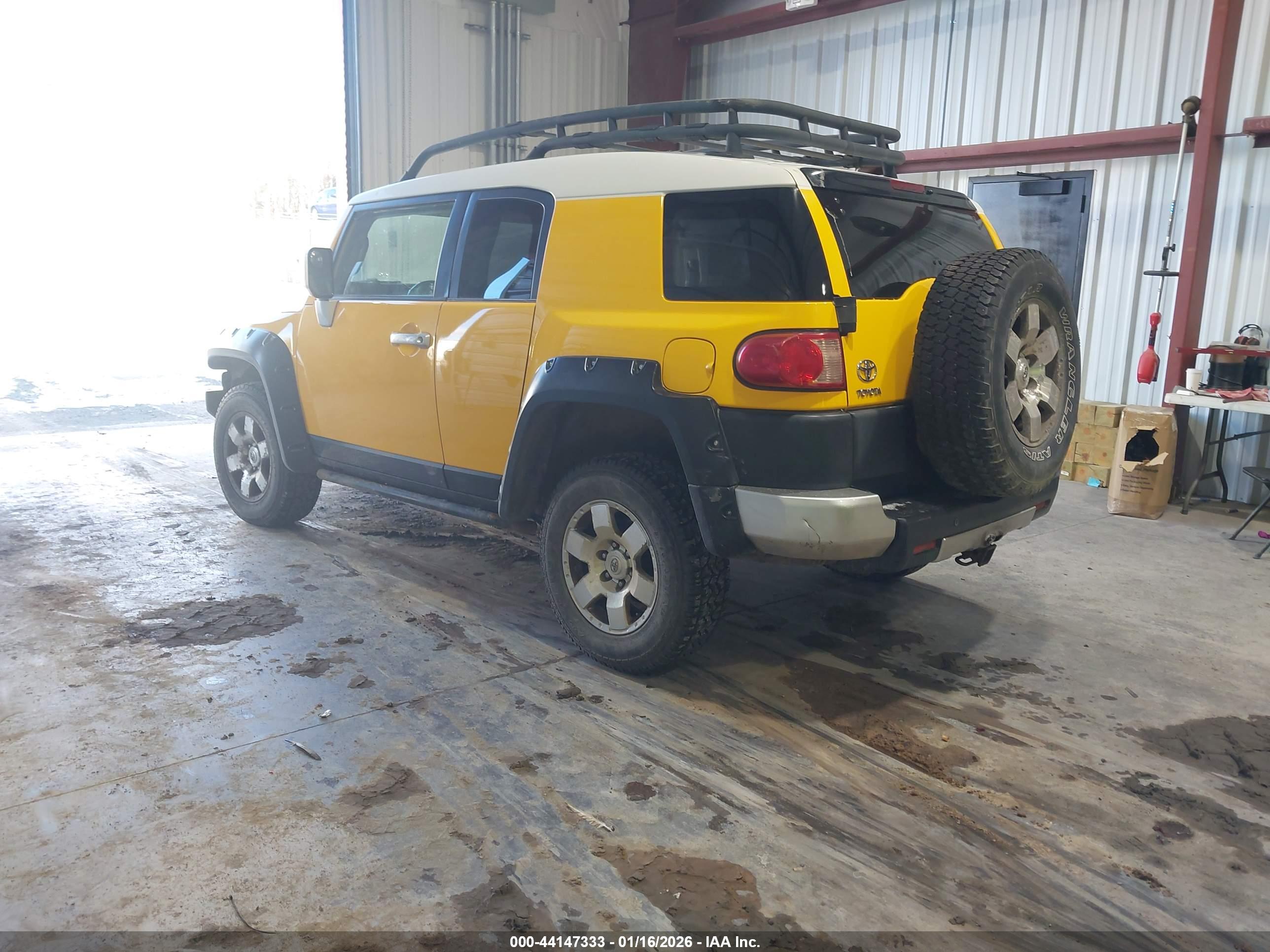 TOYOTA FJ image 3