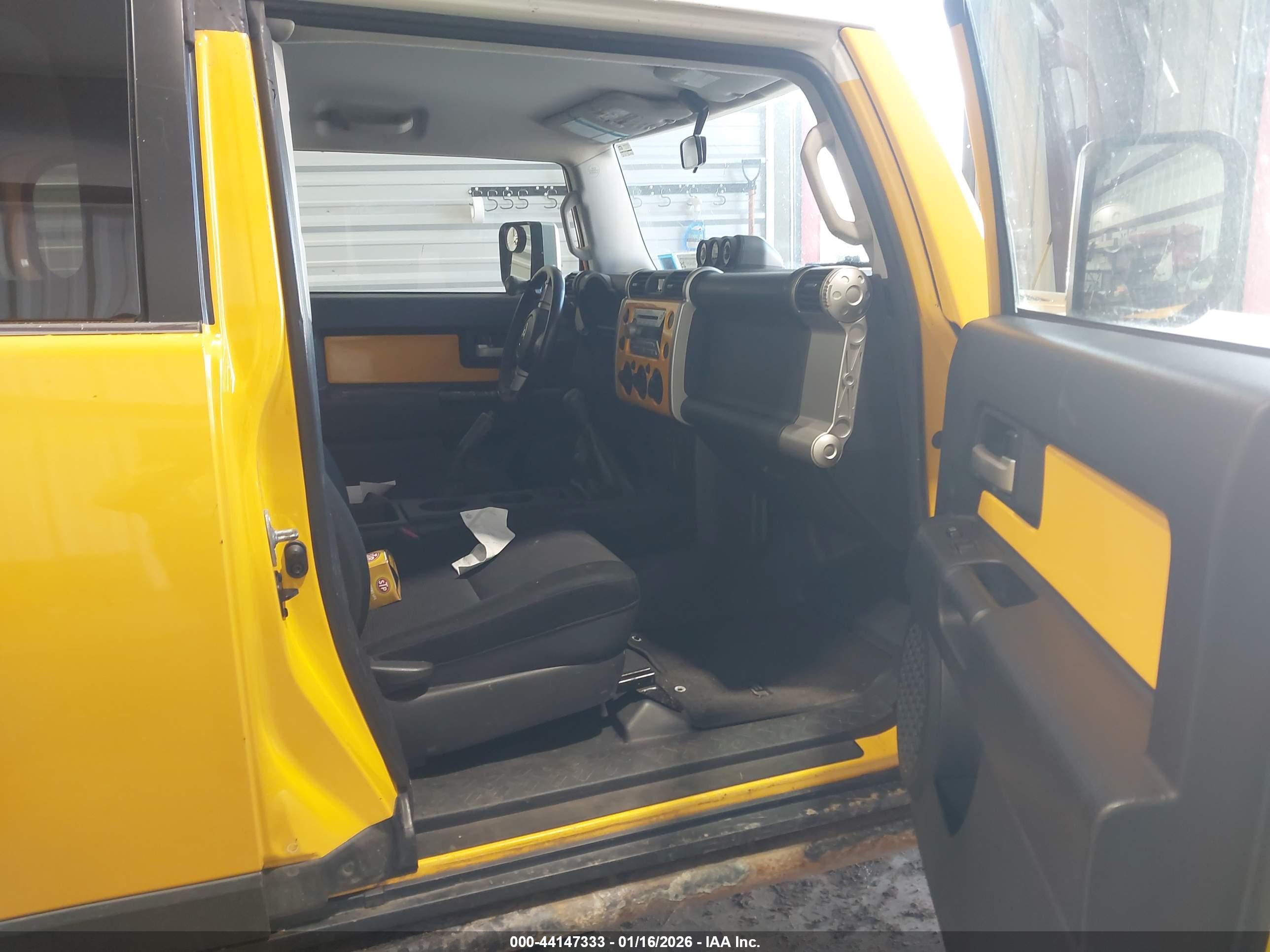TOYOTA FJ image 5