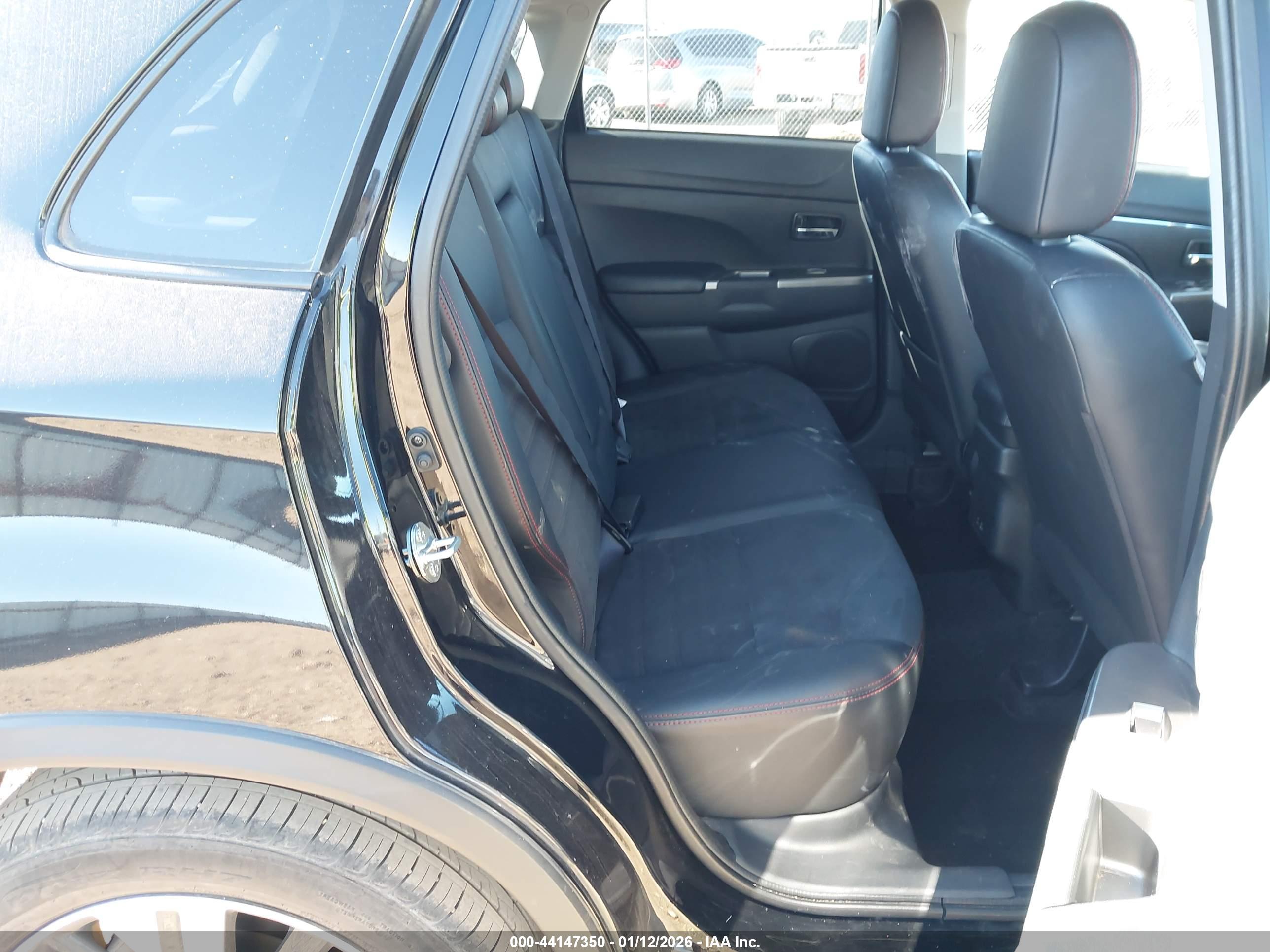 MITSUBISHI OUTLANDER image 8