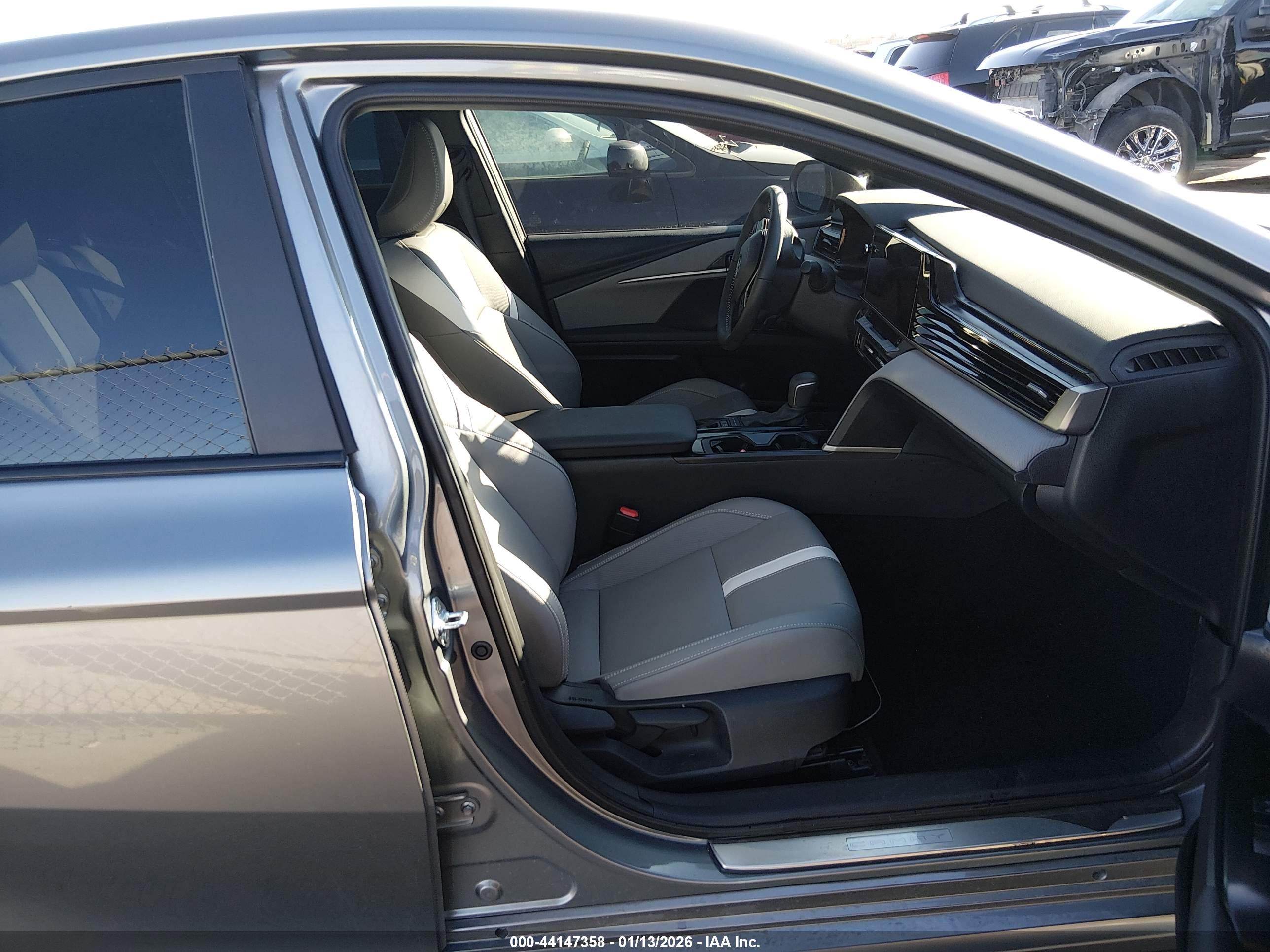 TOYOTA CAMRY image 5