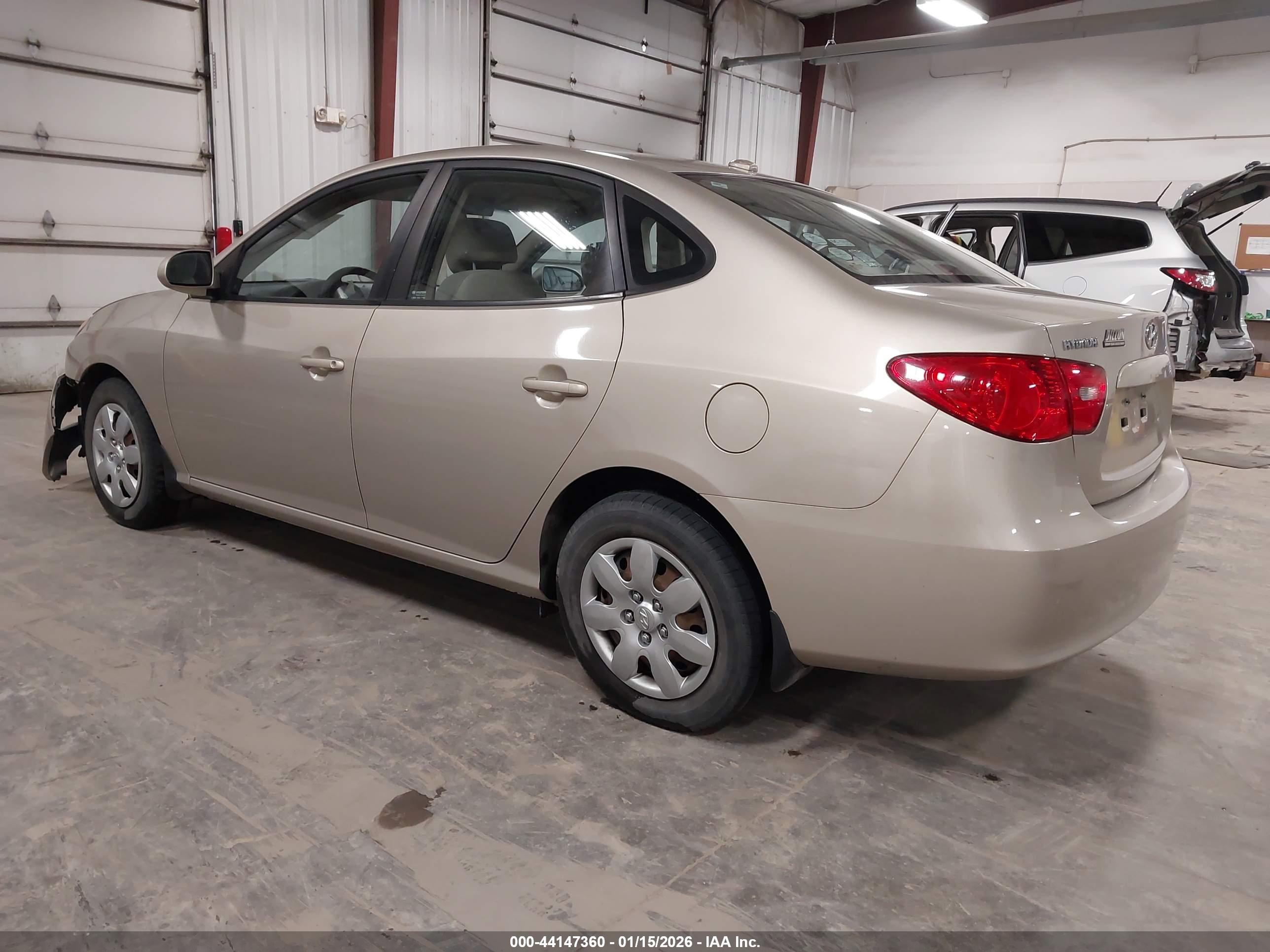 HYUNDAI ELANTRA image 3