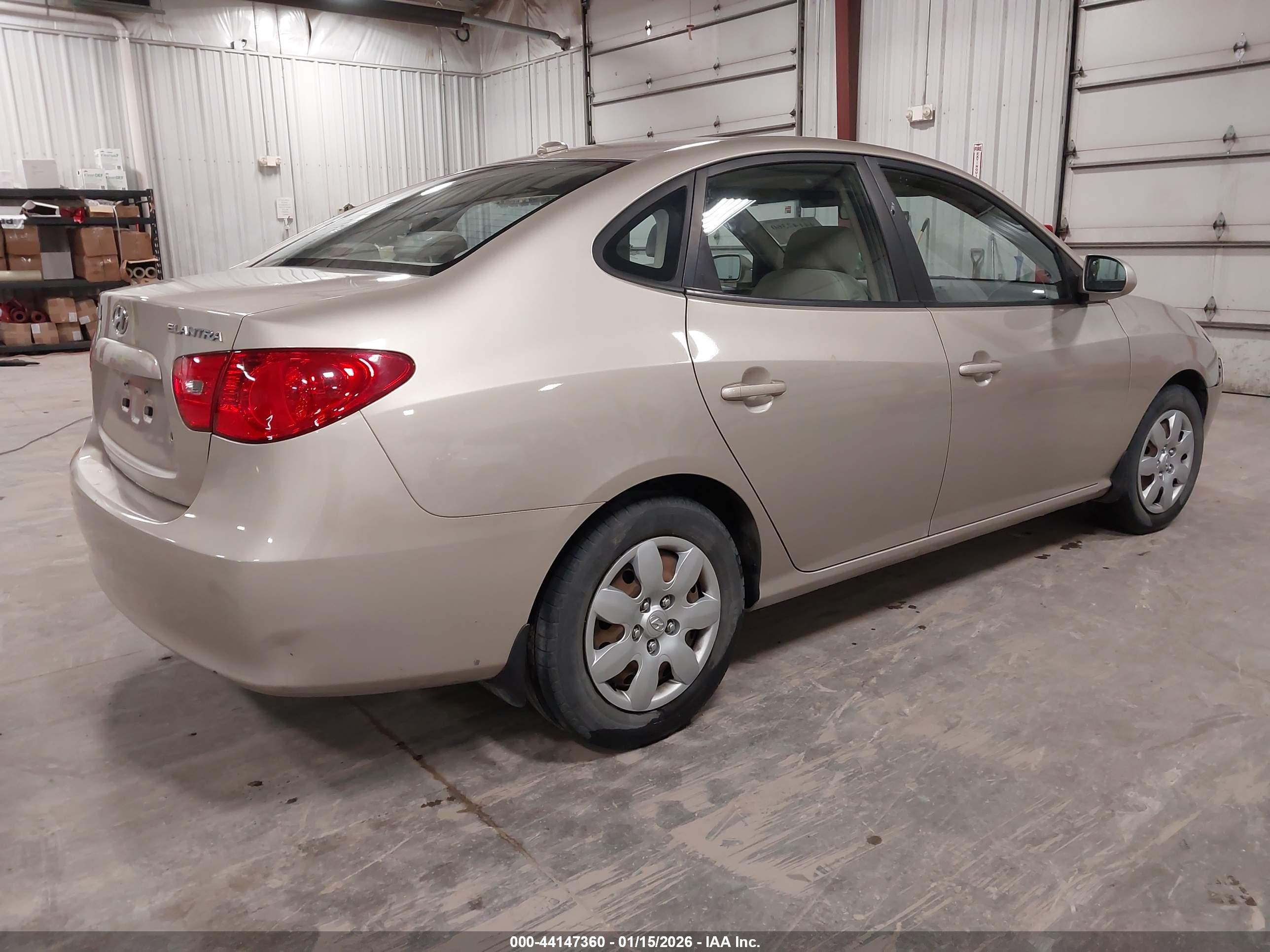 HYUNDAI ELANTRA image 4