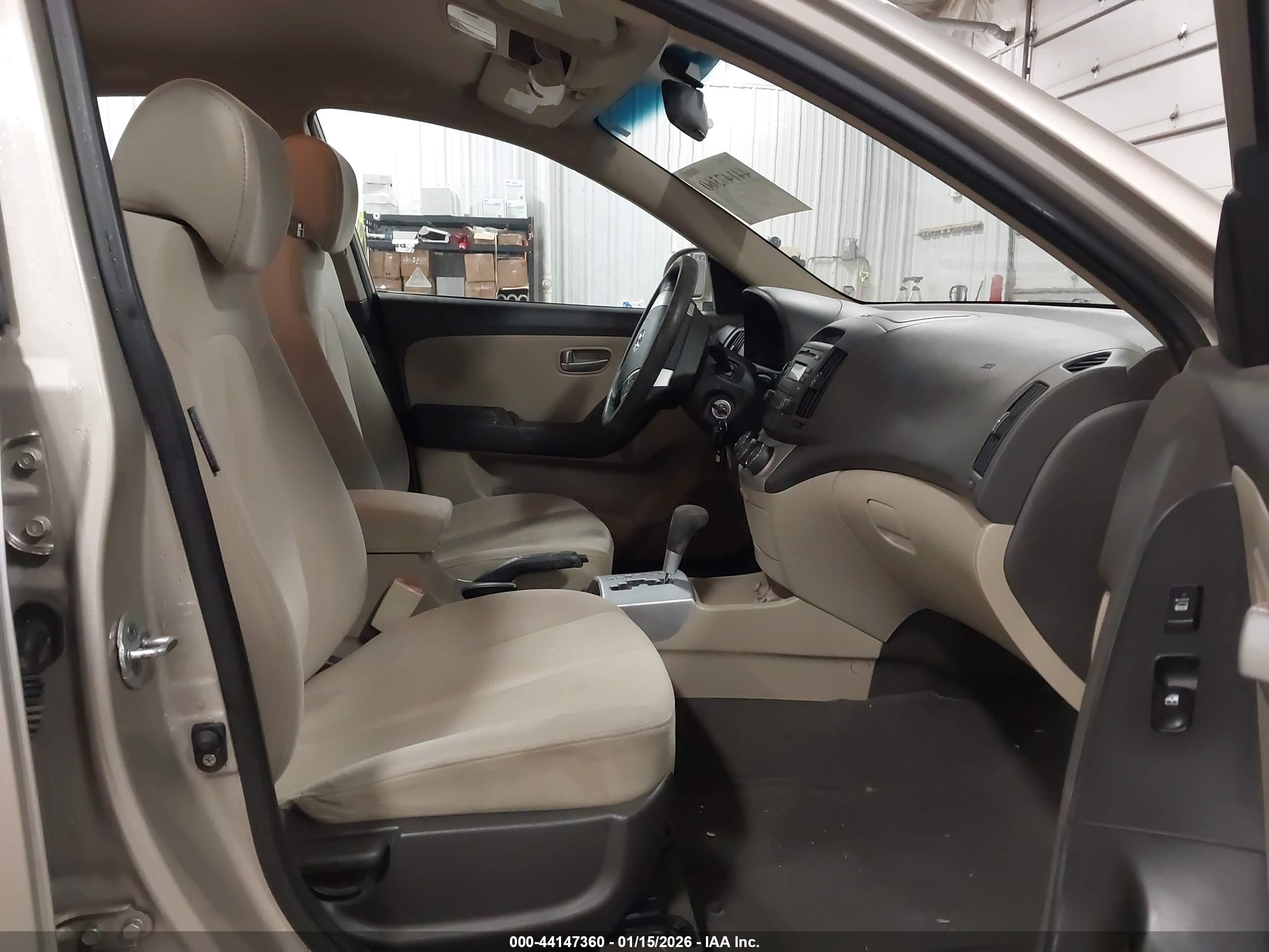 HYUNDAI ELANTRA image 5