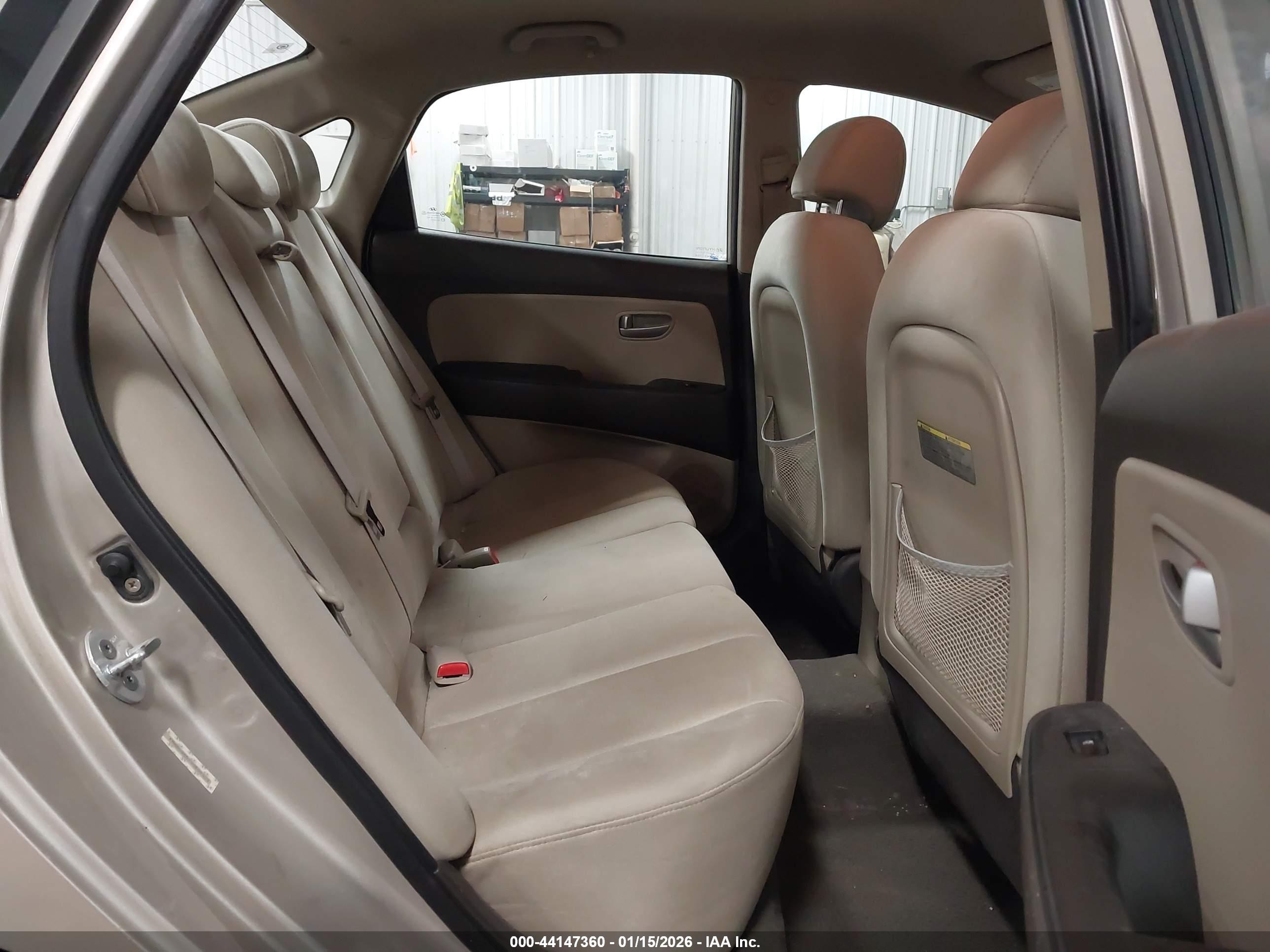HYUNDAI ELANTRA image 8