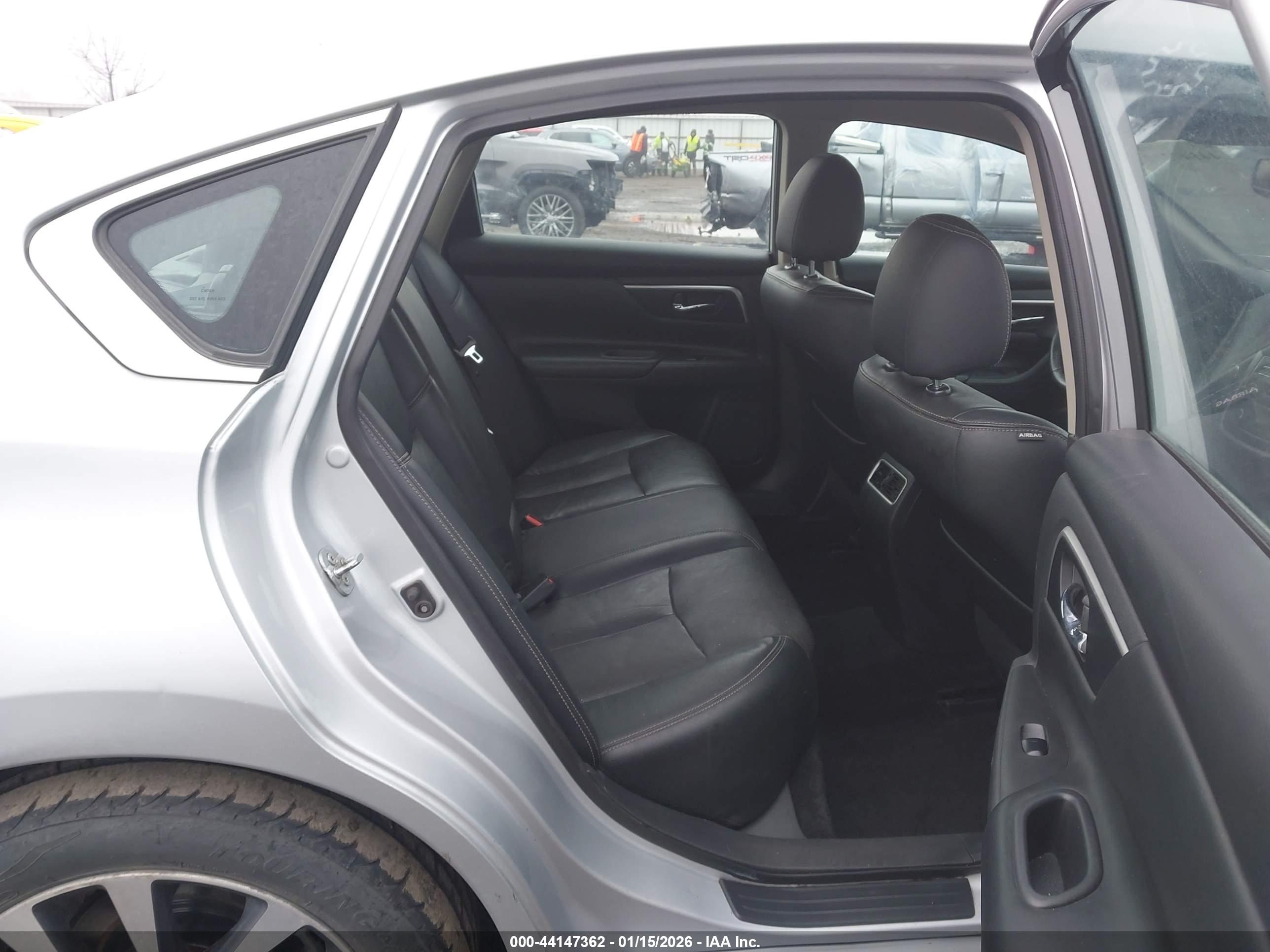NISSAN ALTIMA image 8