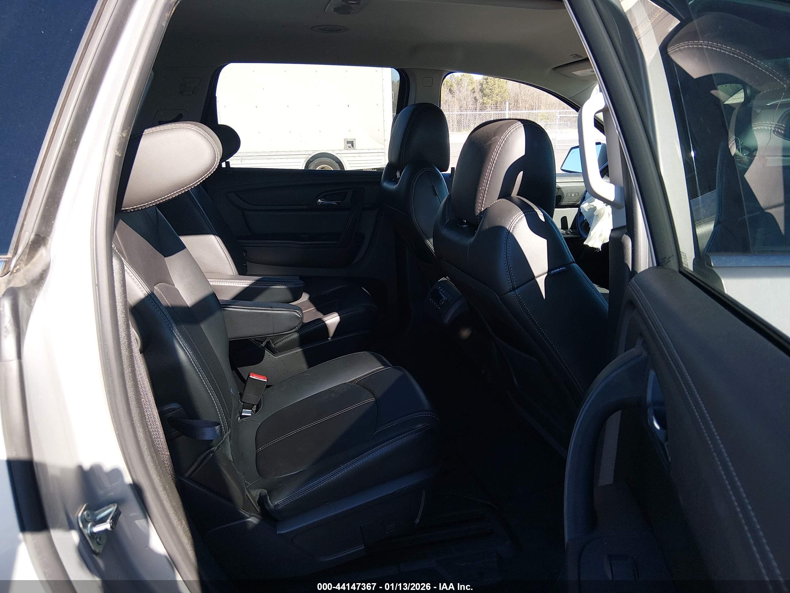 CHEVROLET TRAVERSE image 8
