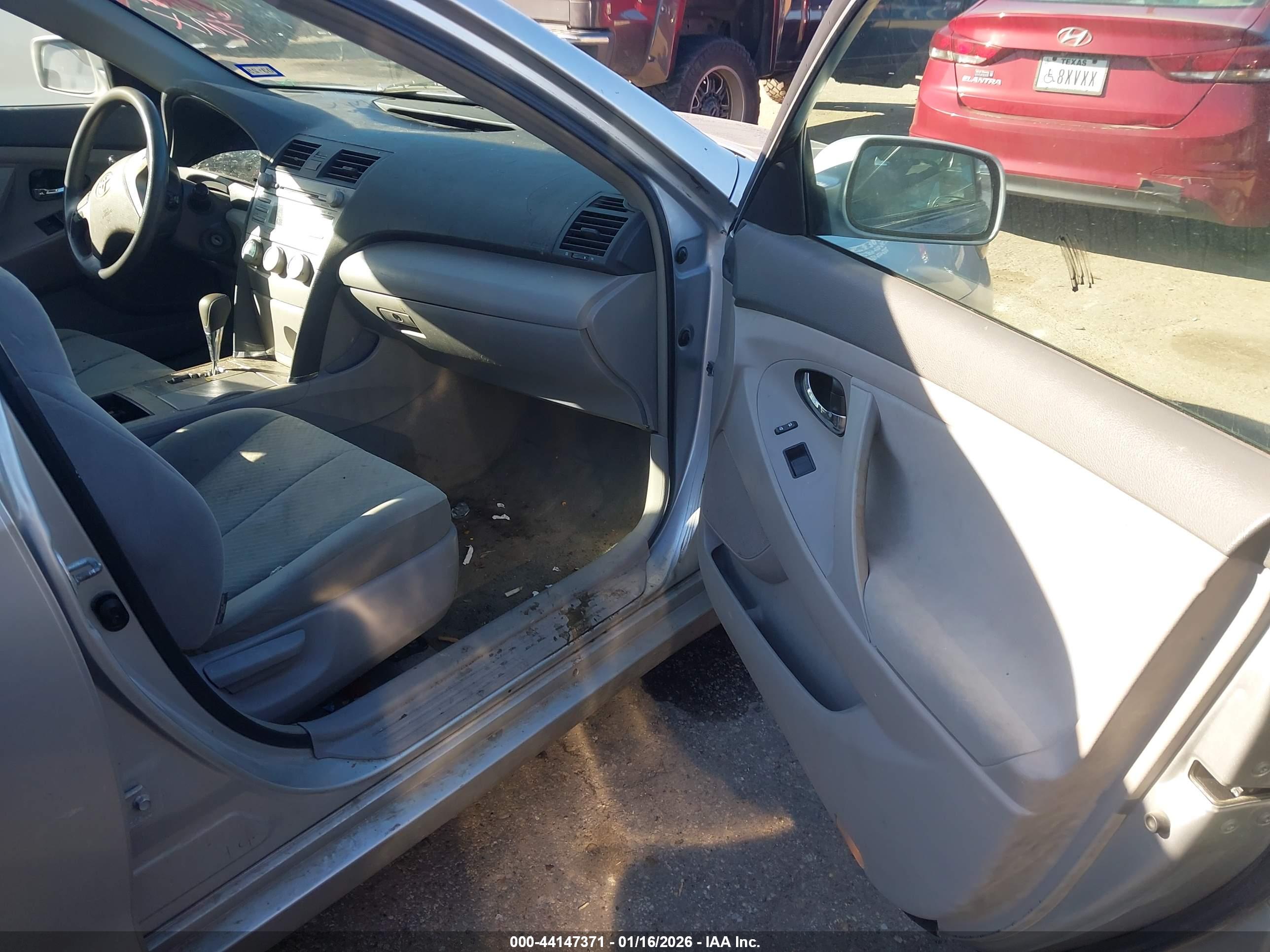TOYOTA CAMRY image 5