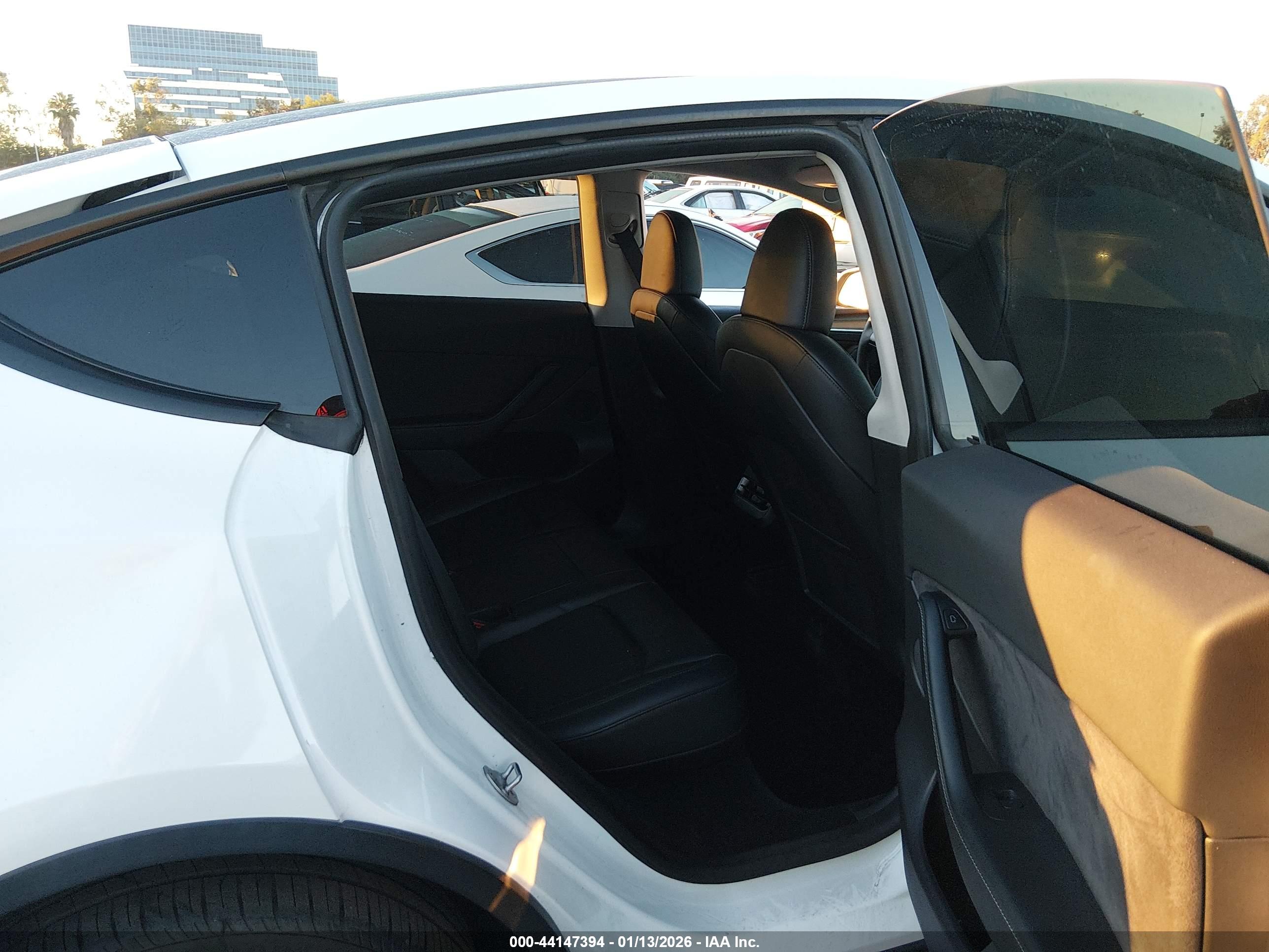 TESLA MODEL image 8