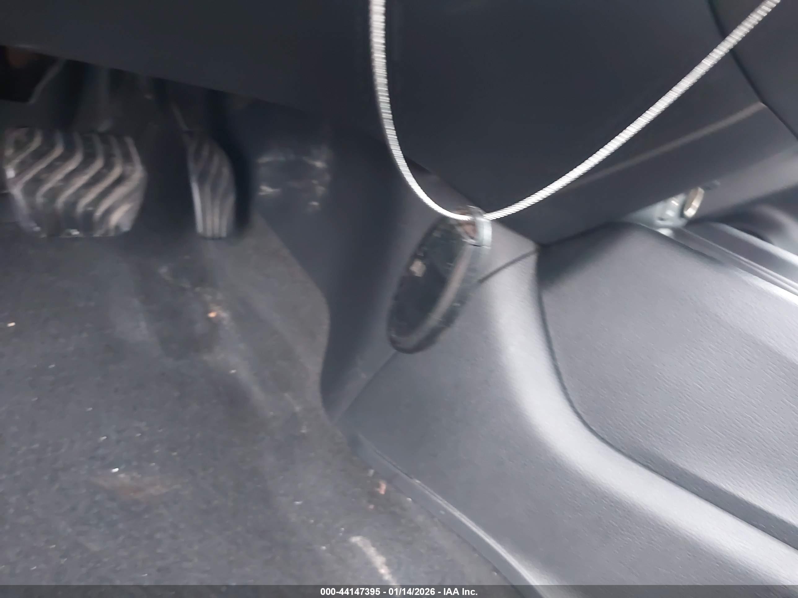 NISSAN ROGUE image 11