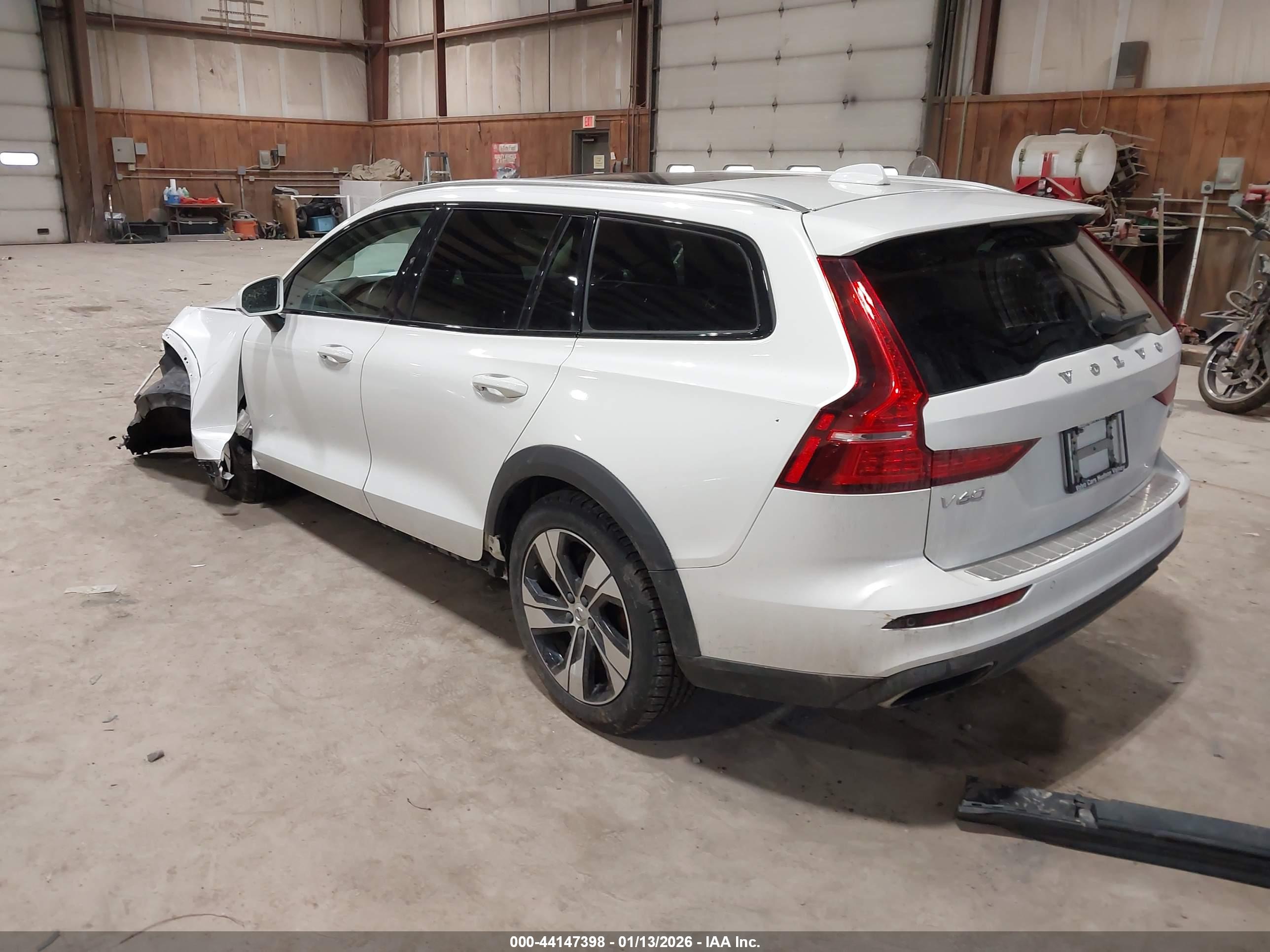 VOLVO V60 image 3